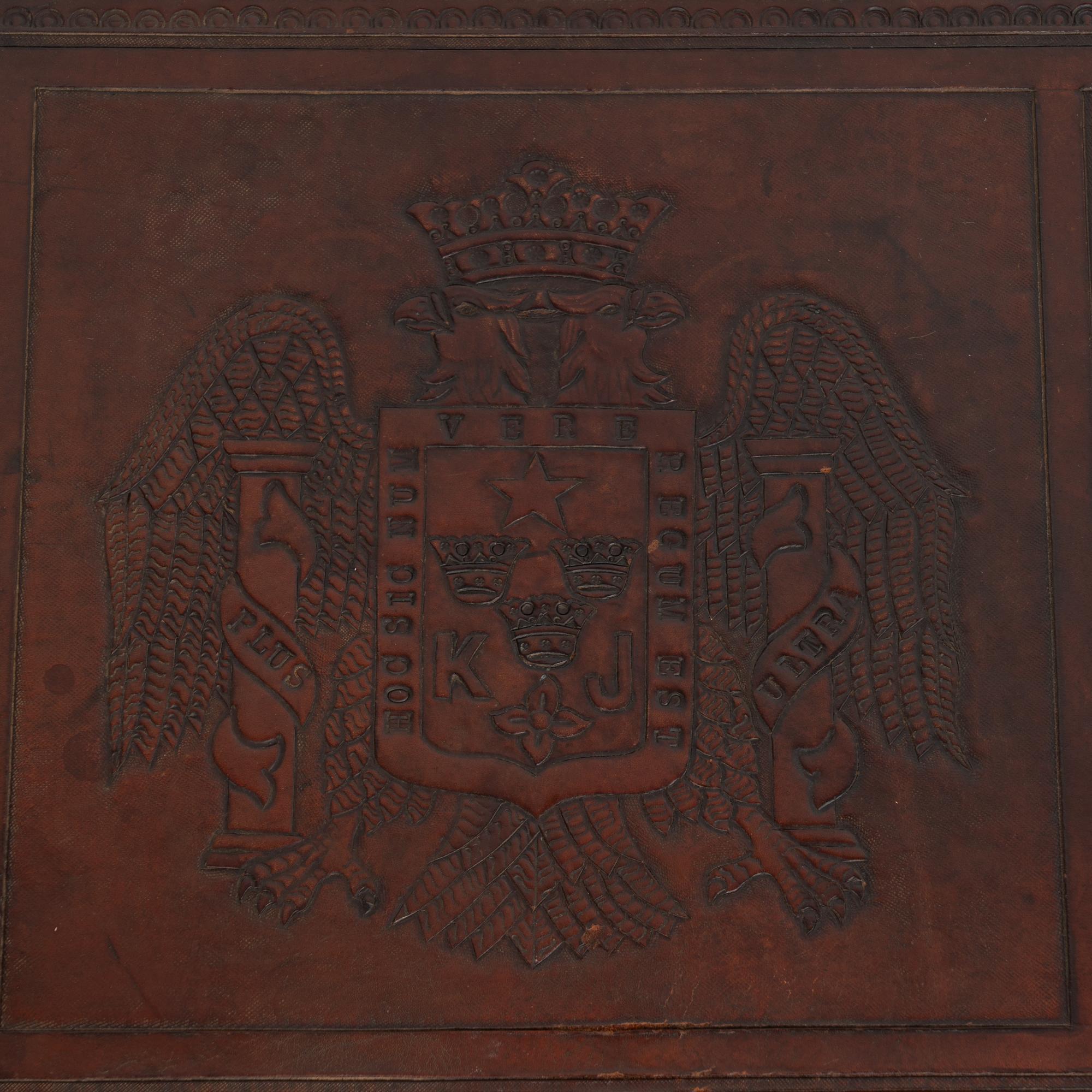 20ième siècle 20th Century Embossed Leather Top Coffee Table, Spain en vente