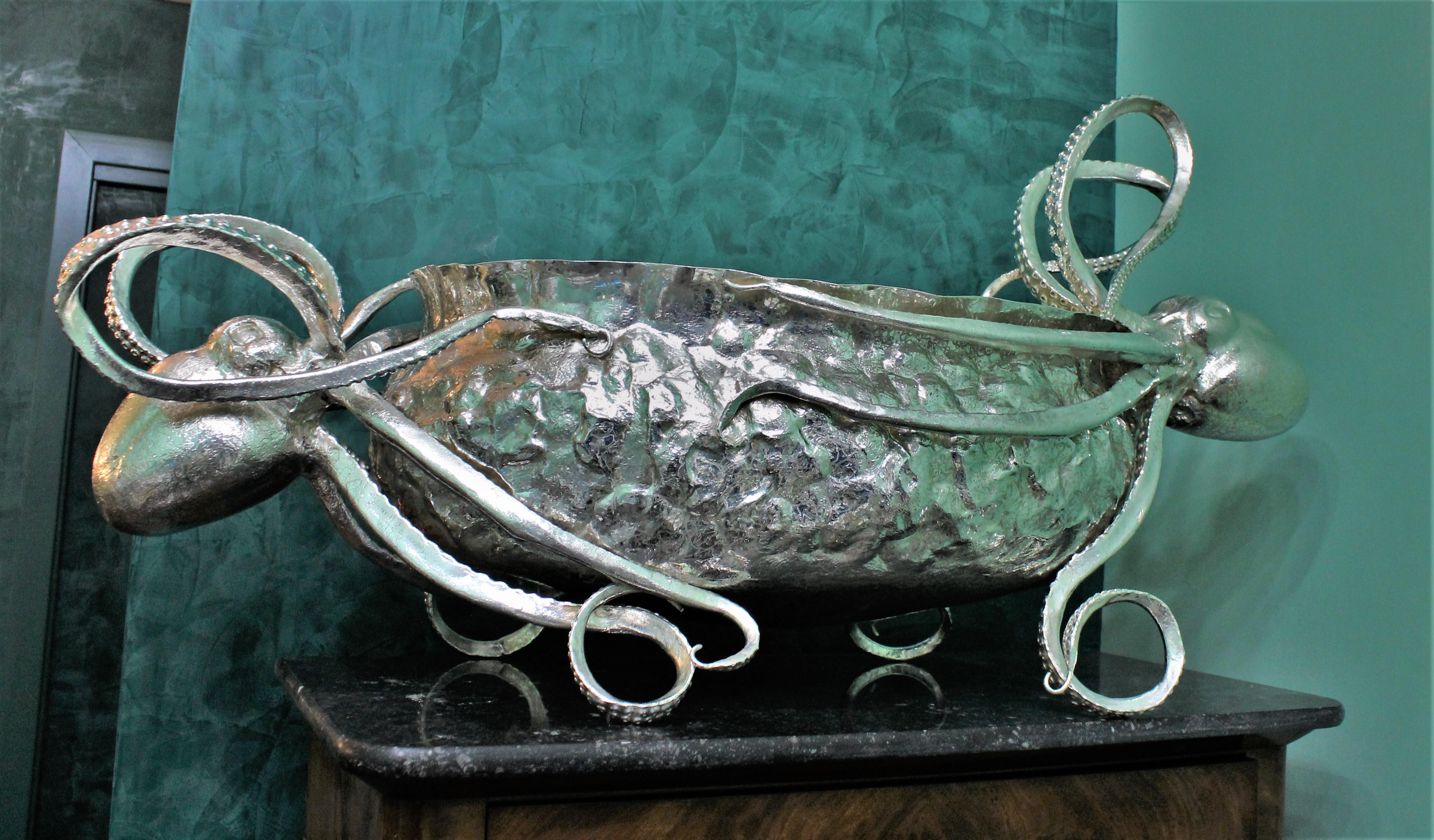 20th Century Embossed Engraved Silver Octopus Centerpiece Italy, 1930s In Excellent Condition In Florence, IT