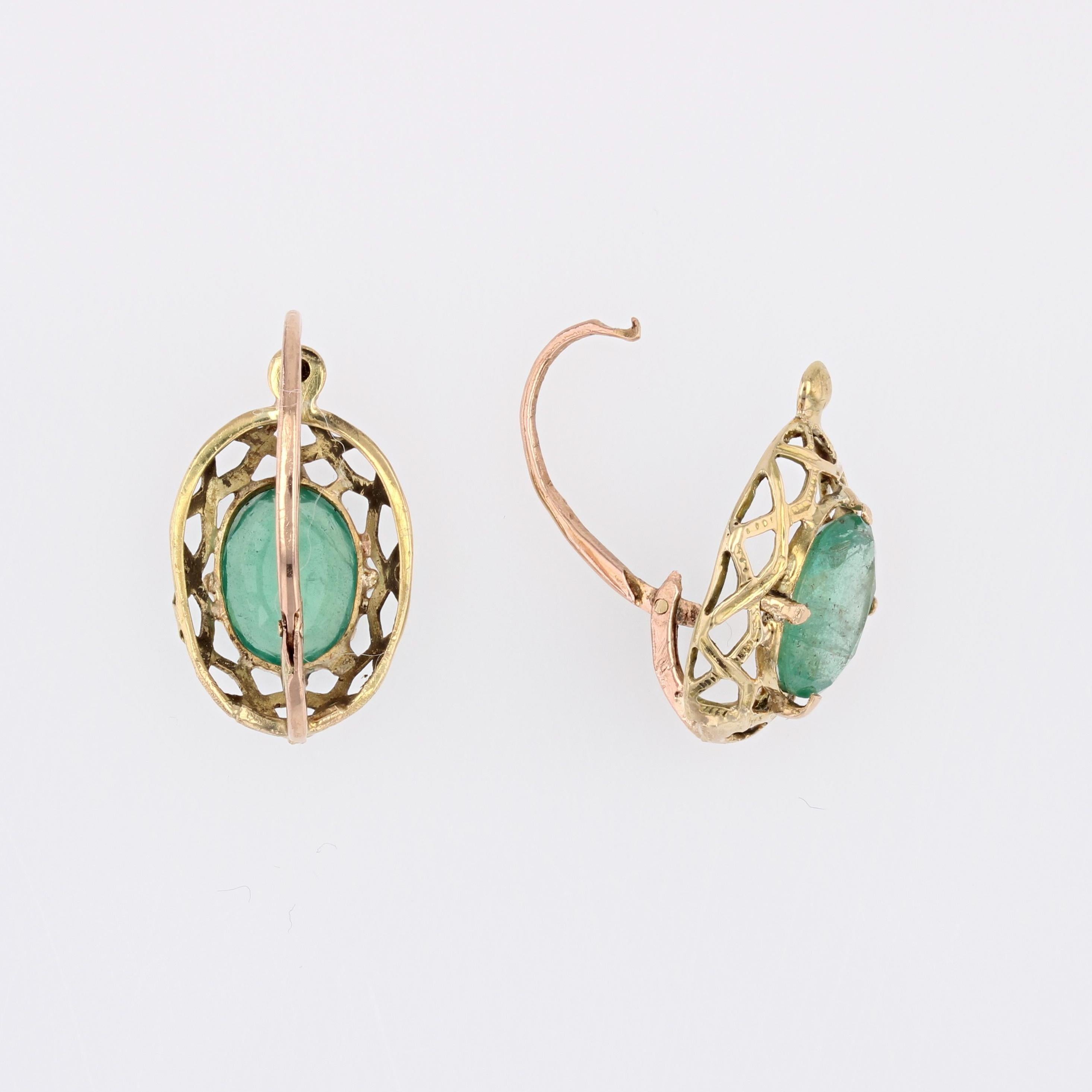 20th Century Emerald 18 Karat Yellow Gold Earrings For Sale 4