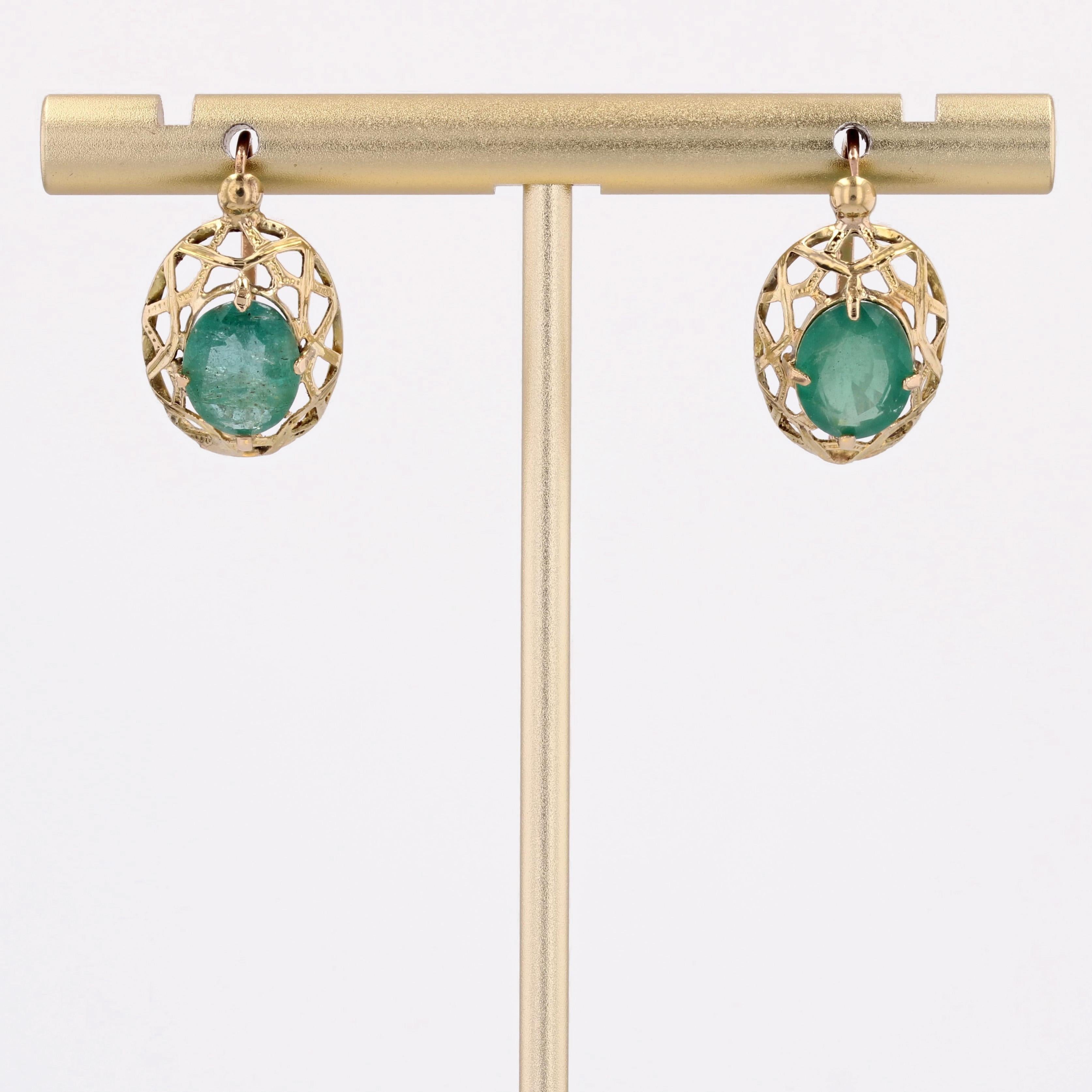 20th Century Emerald 18 Karat Yellow Gold Earrings For Sale 5