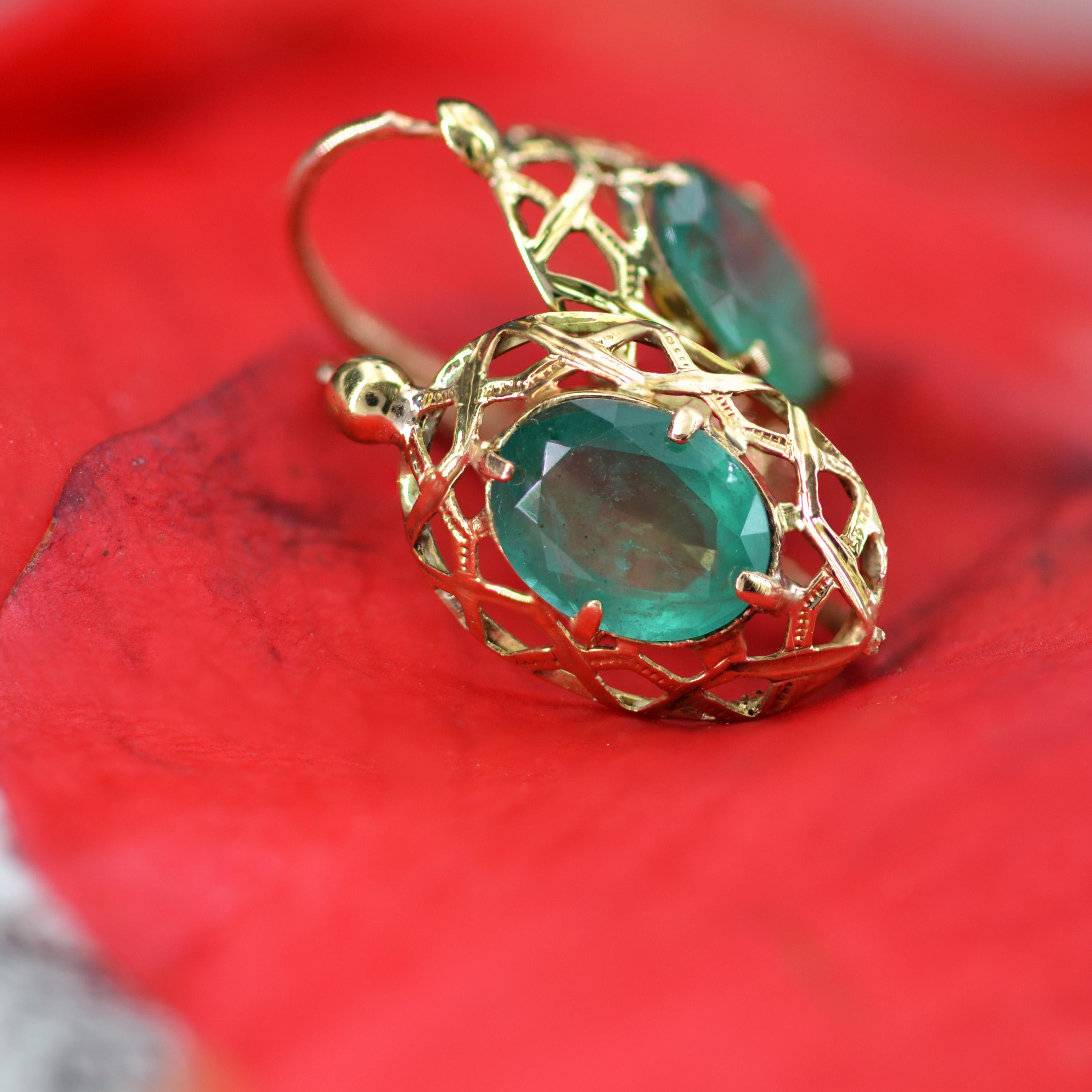 Women's 20th Century Emerald 18 Karat Yellow Gold Earrings For Sale