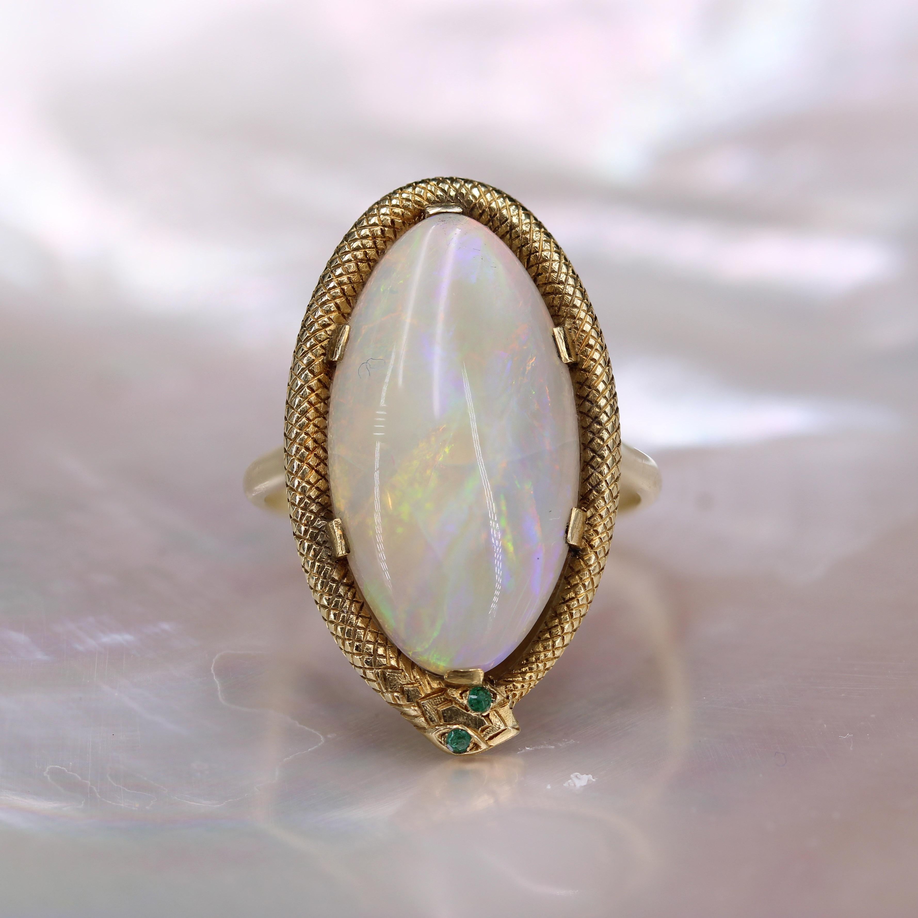 Belle Époque 20th Century Emerald 18 Karat Yellow Gold Snake Ring