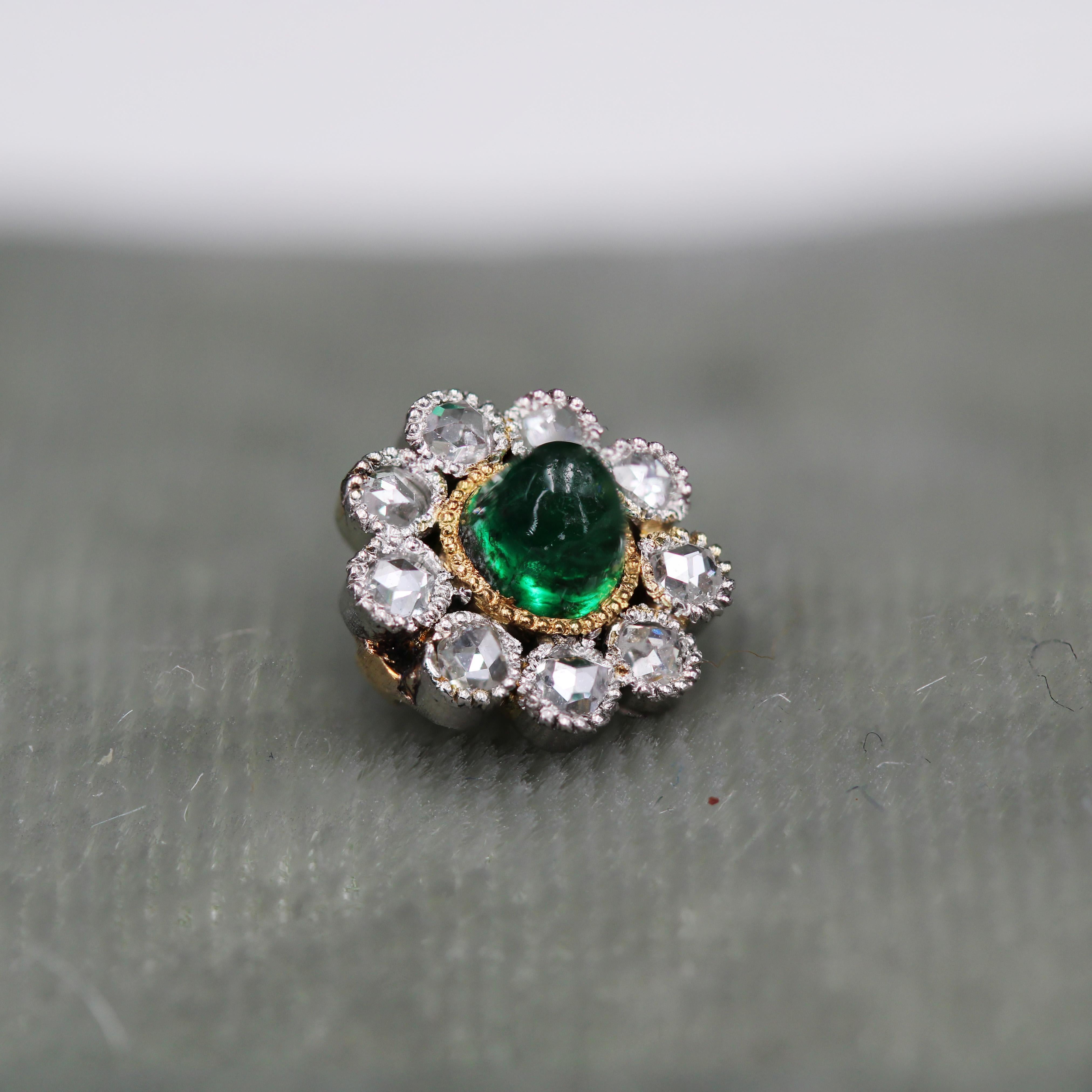 20th Century Emerald Diamonds 18 Karat Yellow Gold Daisy Pendant For Sale 4
