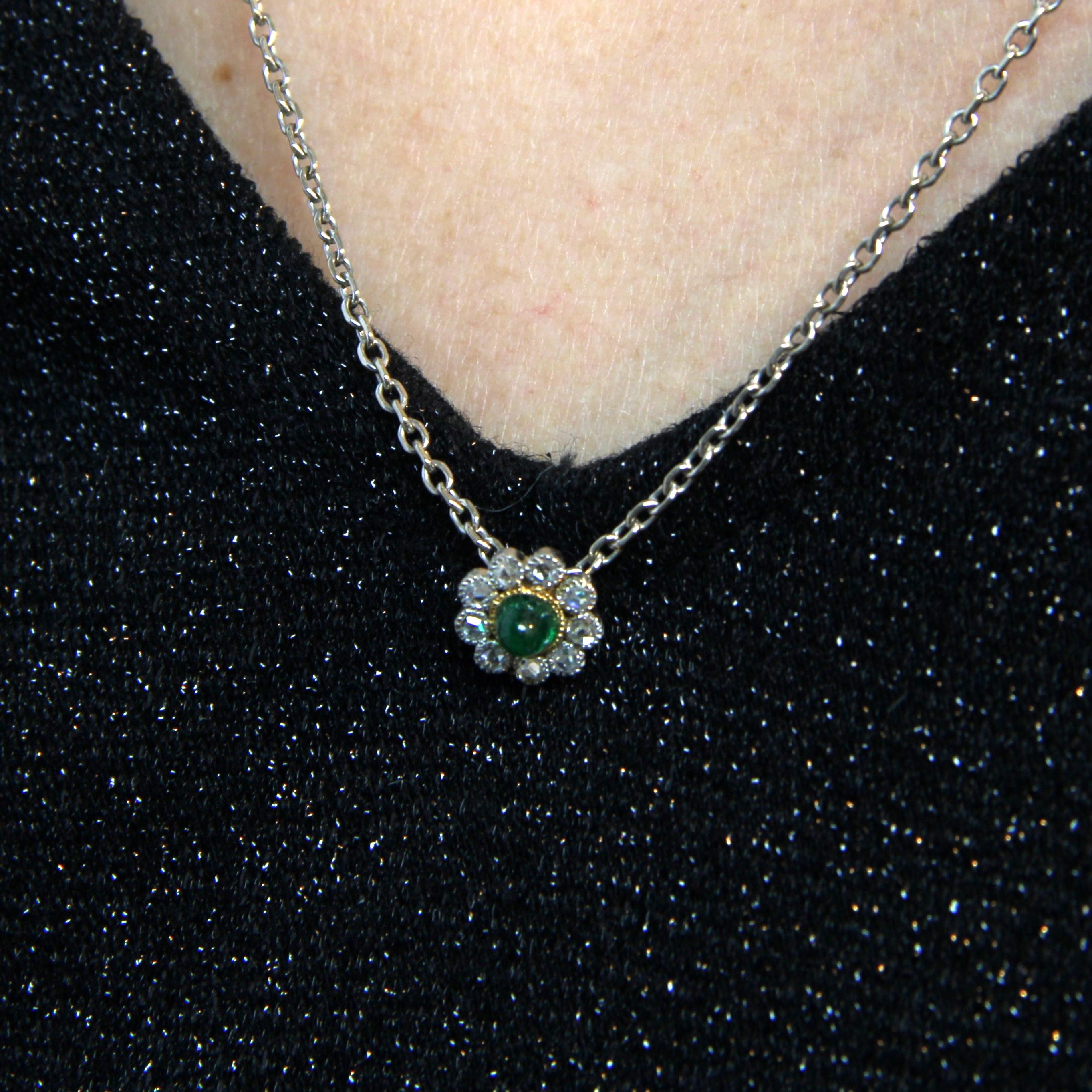 20th Century Emerald Diamonds 18 Karat Yellow Gold Daisy Pendant For Sale 3