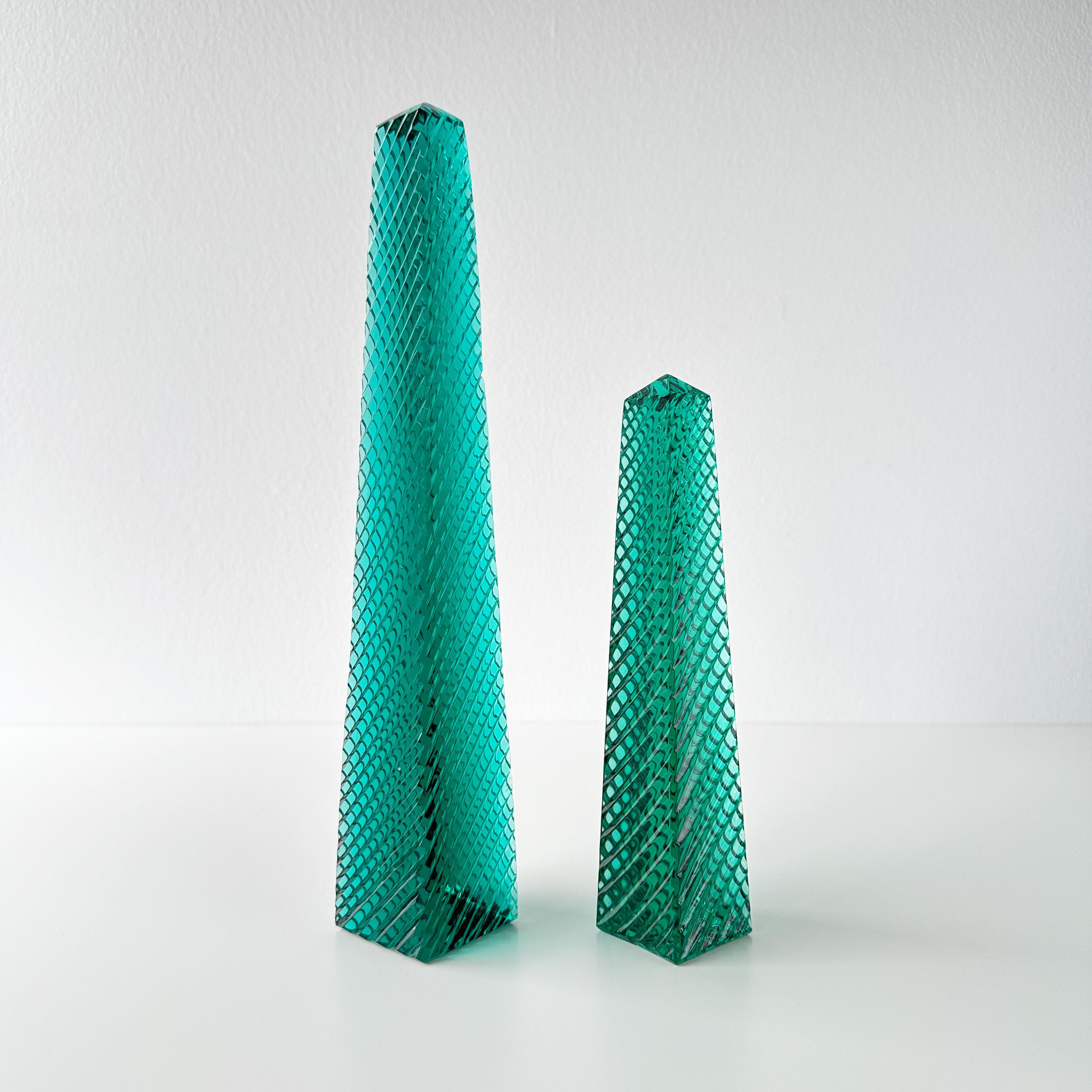 20th Century Emerald Green Cut Crystal Obelisk Pair In Good Condition For Sale In Westfield, NJ