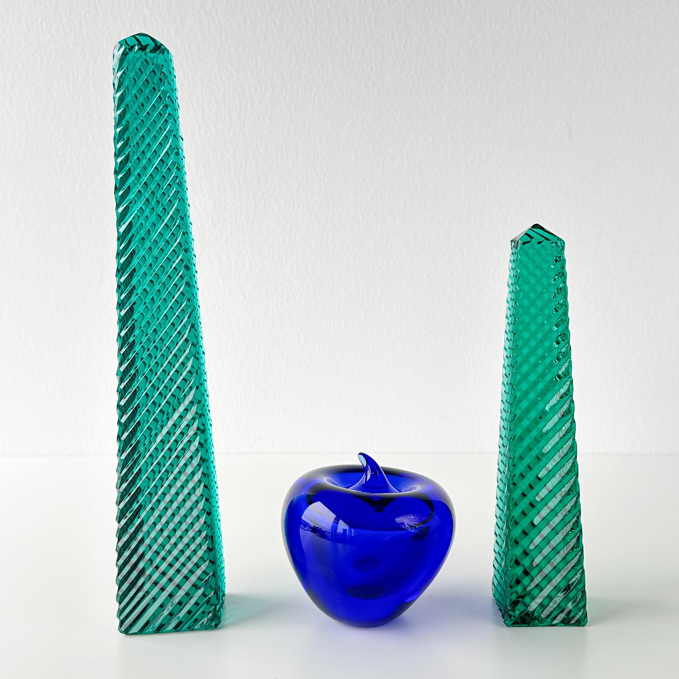 20th Century Emerald Green Cut Crystal Obelisk Pair For Sale 3