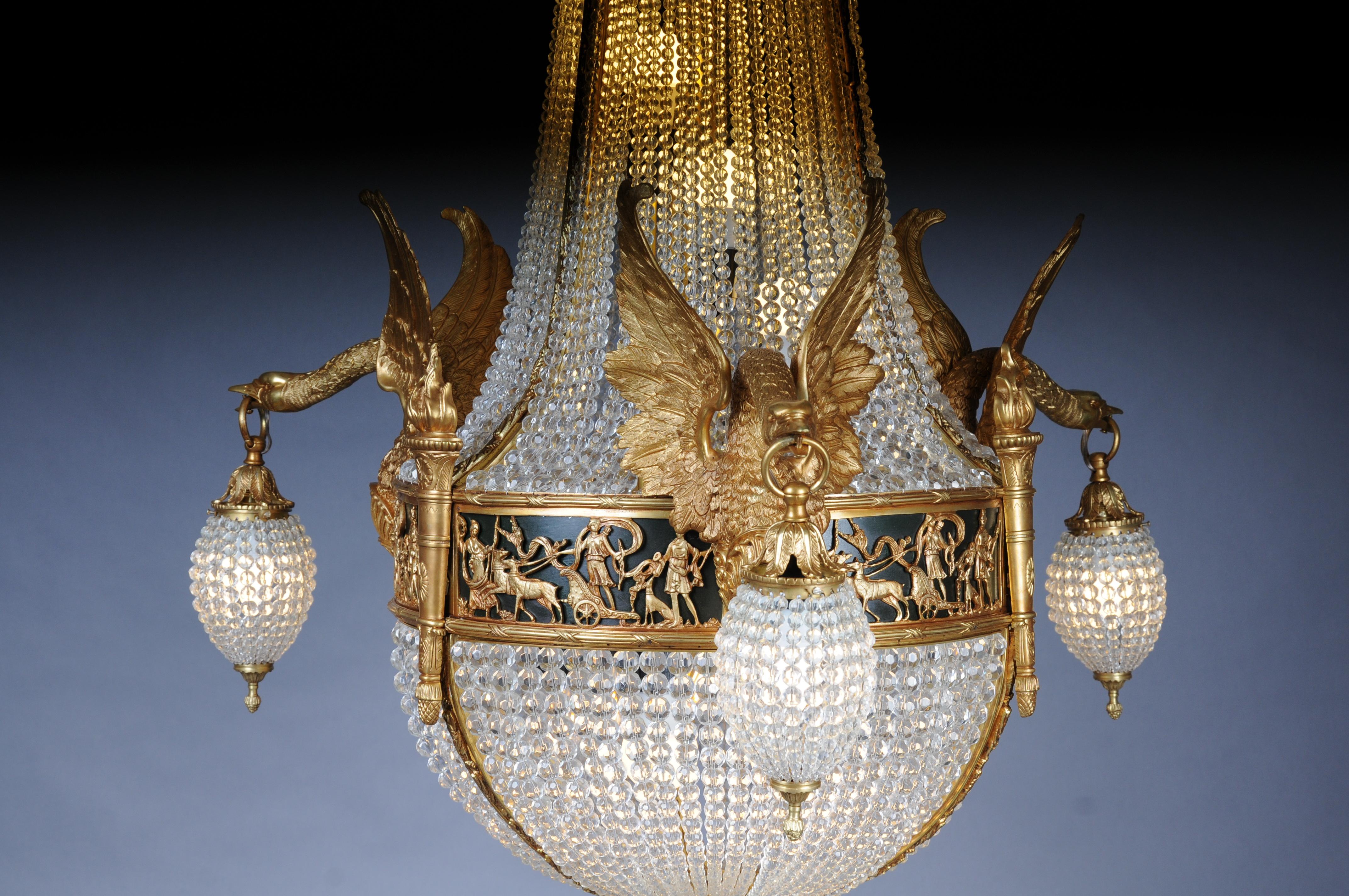 Bronzo Lampadario Impero del XX secolo, bronzo dorato a fuoco con cristalli a prisma a sfera, Parigi in vendita