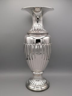 Vaso d'argento italiano in stile Impero del XX secolo