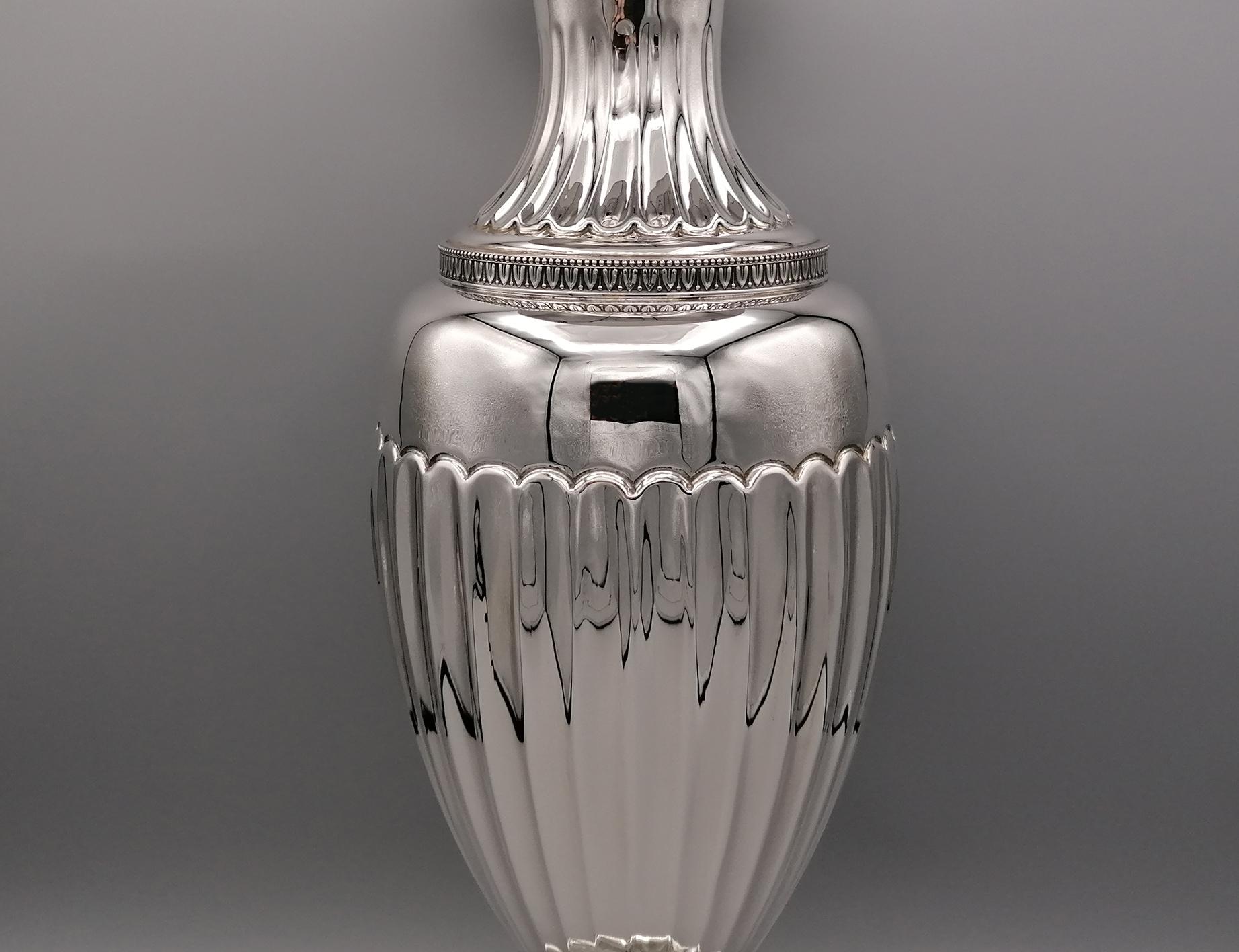 Néo-empire Vase italien en argent de style néo-empire du XXe siècle en vente