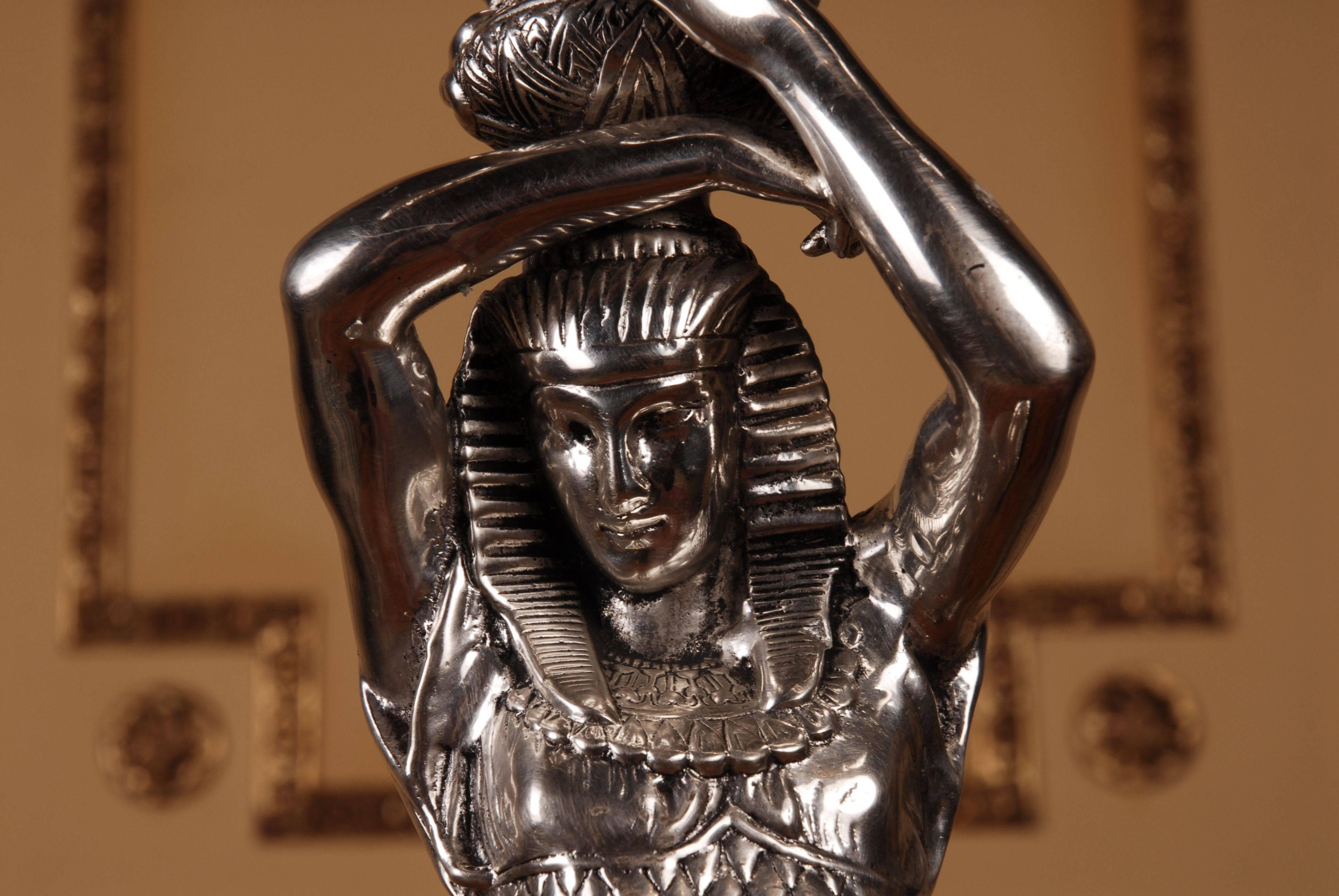 Bronze Candélabre de style Empire du XXe siècle en bronze en forme de figure en vente
