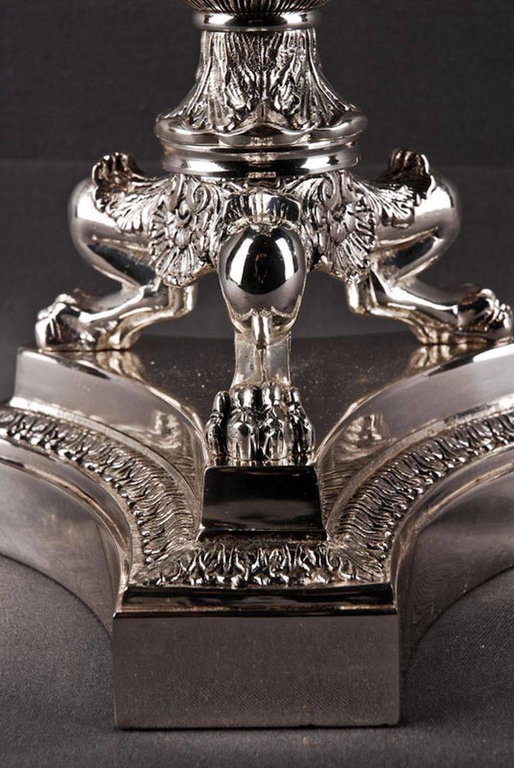 Französische versilberte Bronzekandelaber mit drei Krallenfüßen im Empire-Stil des 20. Jahrhunderts im Angebot 4
