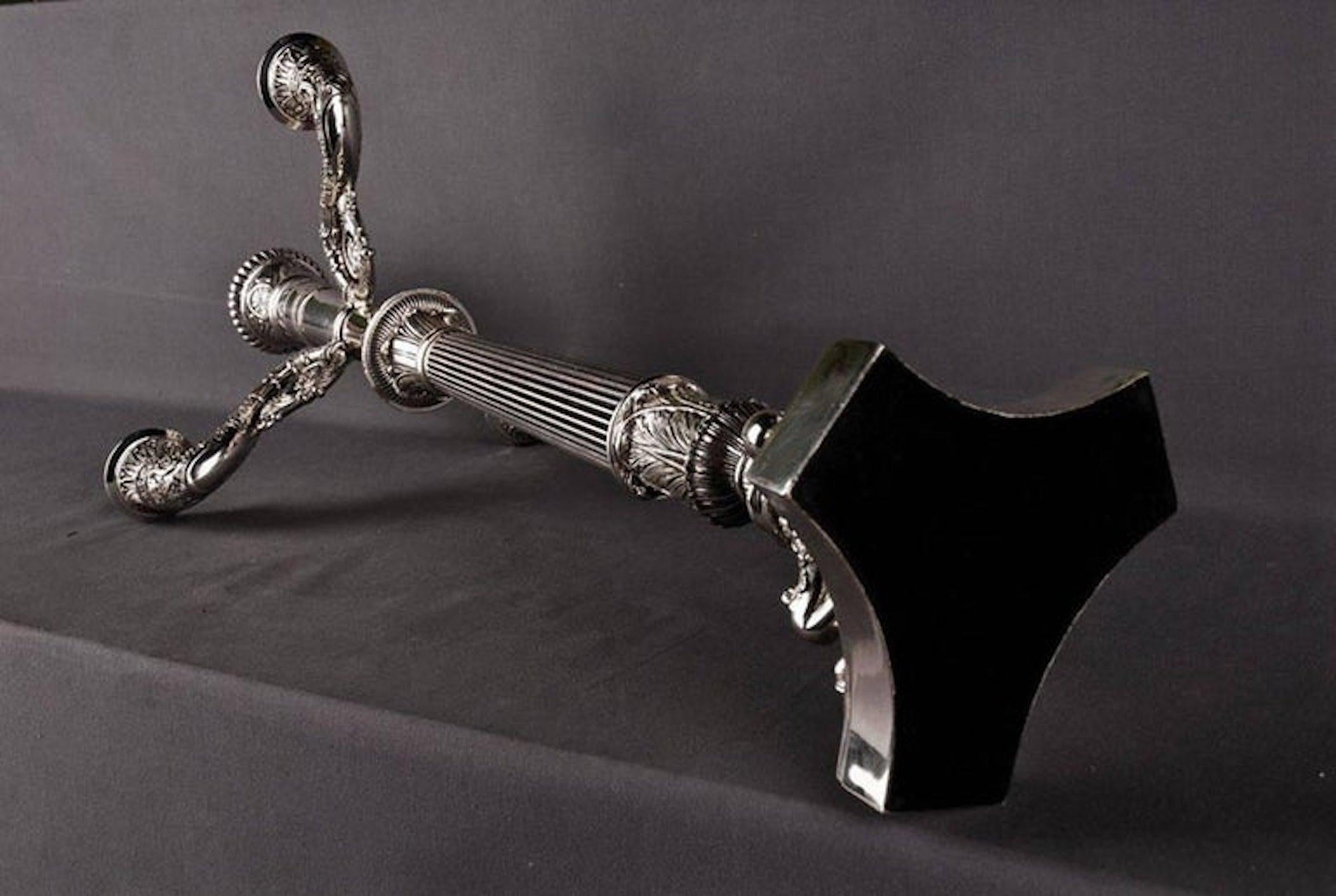 Französische versilberte Bronzekandelaber mit drei Krallenfüßen im Empire-Stil des 20. Jahrhunderts im Angebot 5