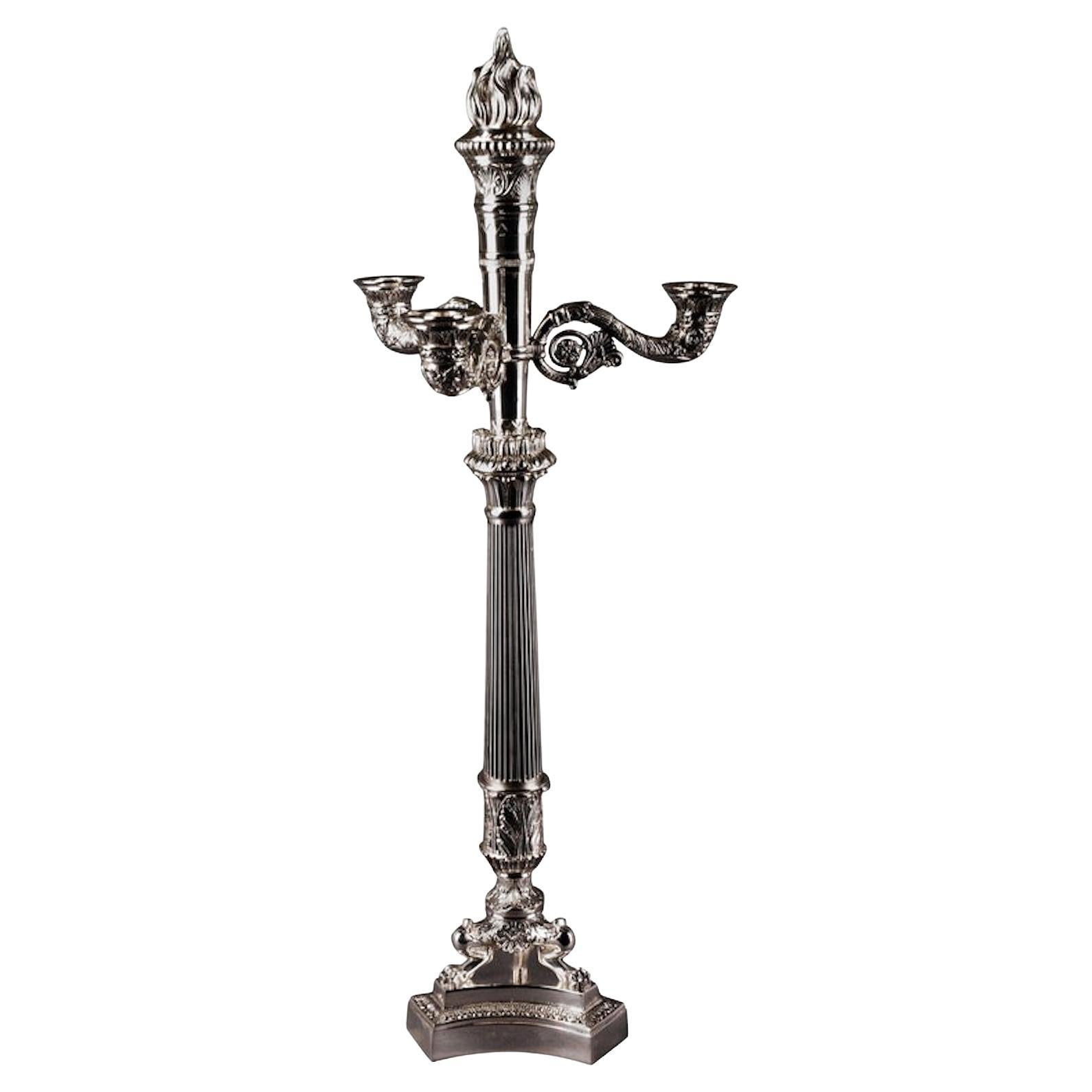 Candelabro francese a tre artigli in stile impero del XX secolo, in bronzo argentato