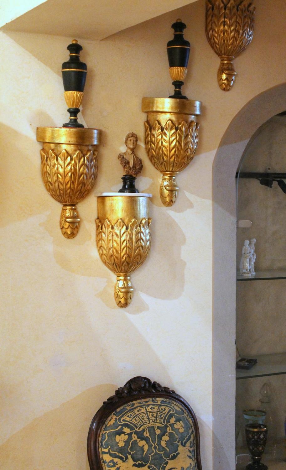 Consoles ou étagères murales en bois doré de style néoclassique italien du 20e siècle Bon état - En vente à Firenze, IT