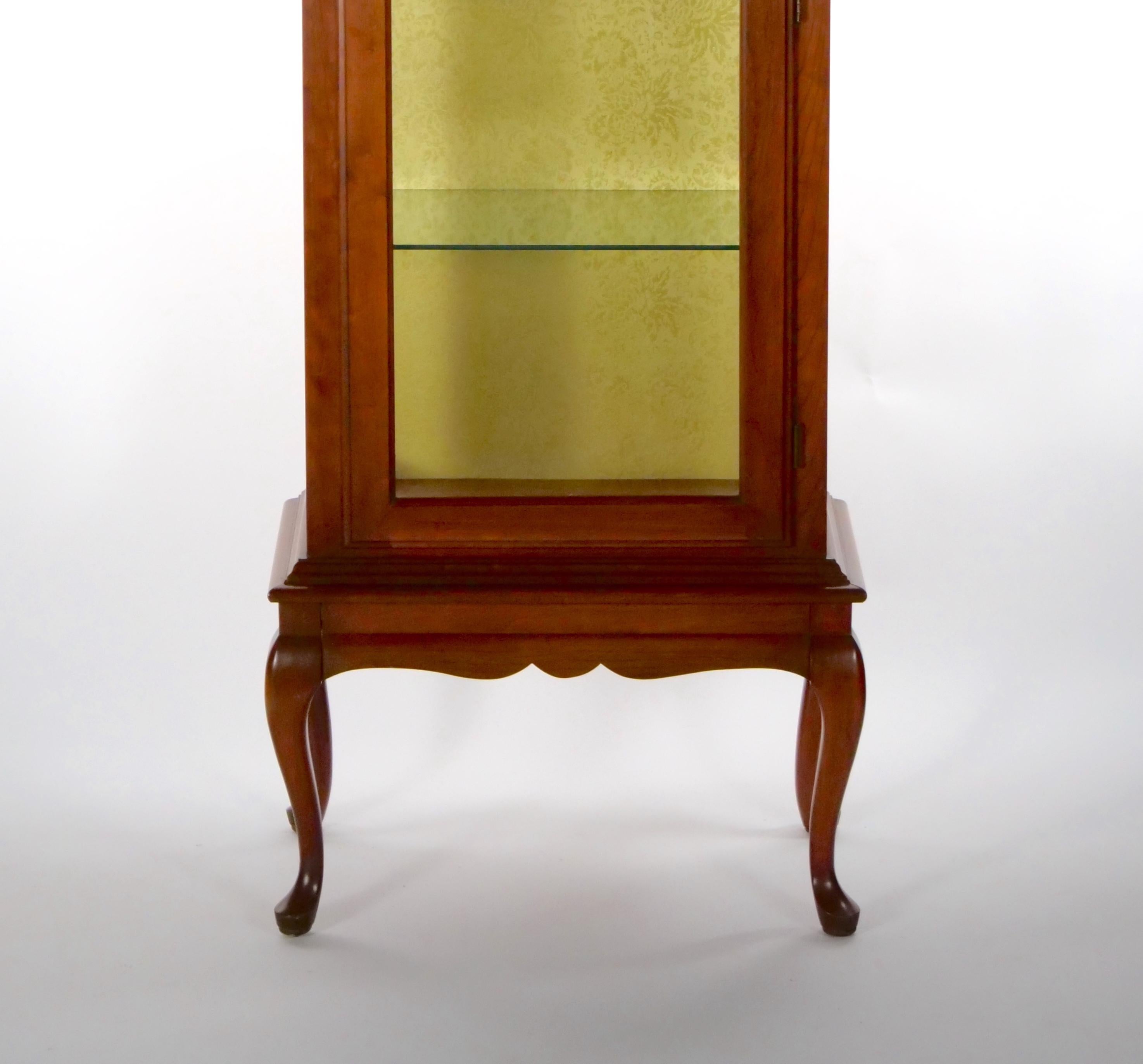 20th Century Empire Style Small Curio Display Cabinet In Good Condition For Sale In Tarry Town, NY