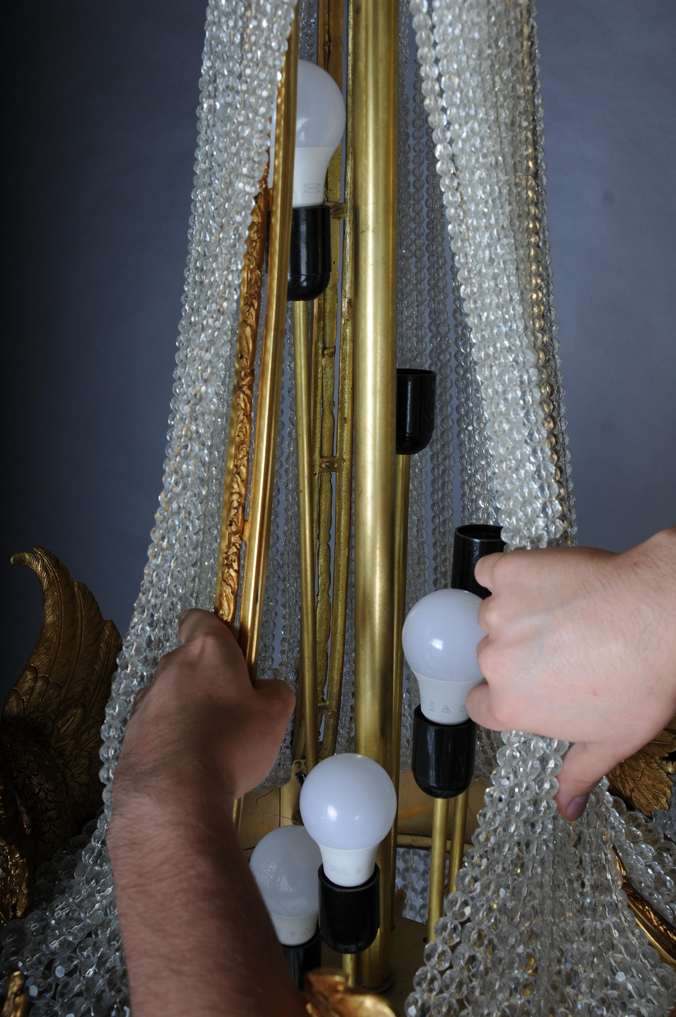 Cisne-velador Imperio del siglo XX, bronce dorado al fuego con cristales de prisma de bola en venta 7