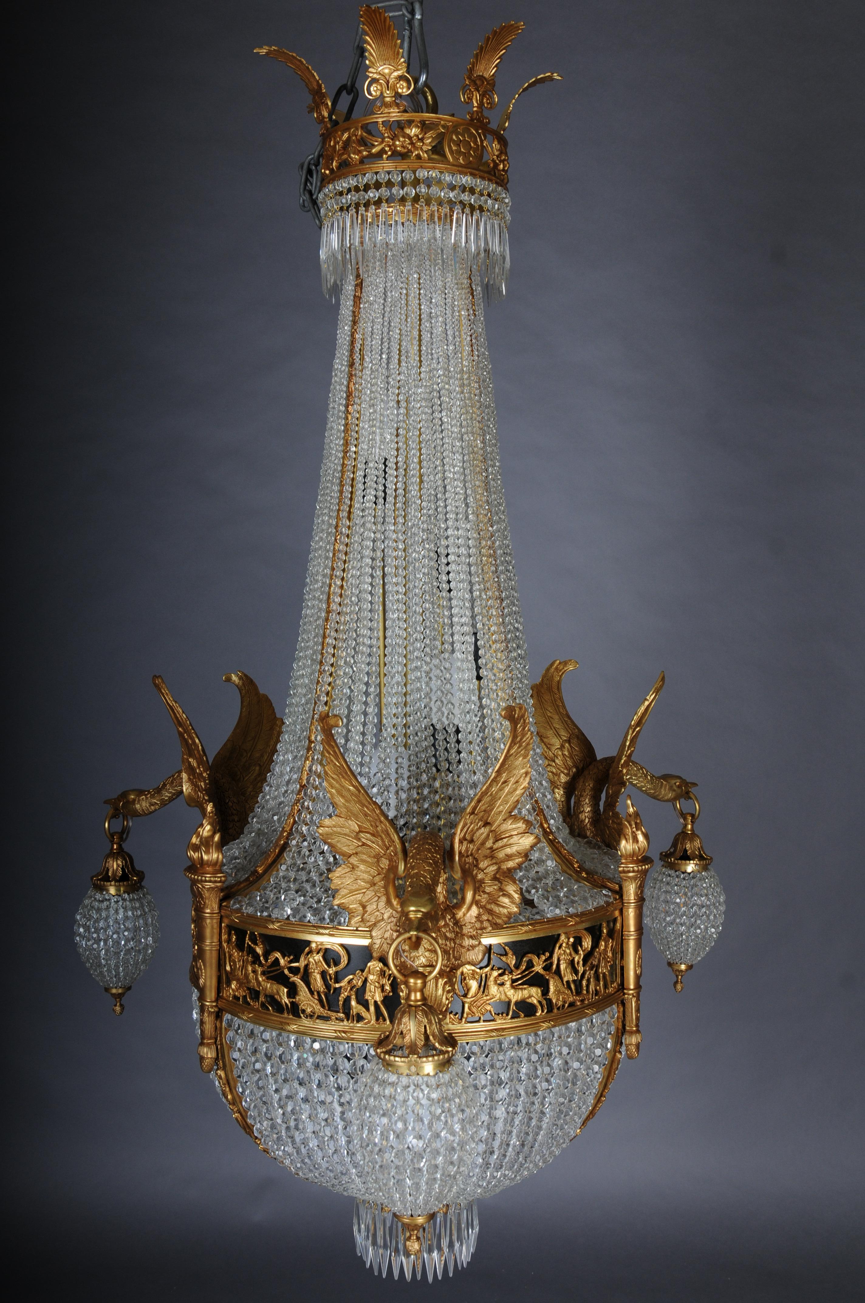 Cisne-velador Imperio del siglo XX, bronce dorado al fuego con cristales de prisma de bola Tallado a mano en venta