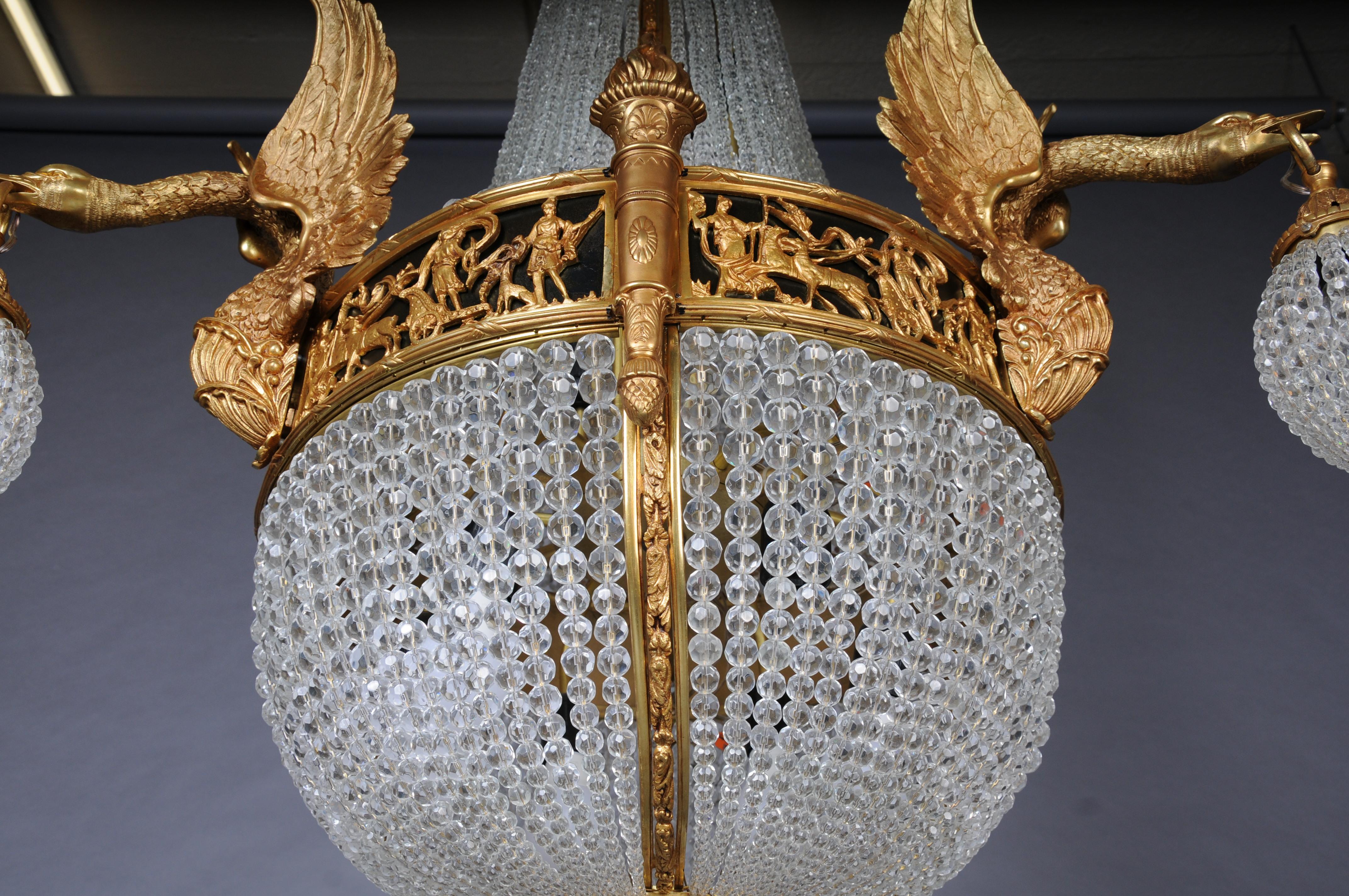 Cisne-velador Imperio del siglo XX, bronce dorado al fuego con cristales de prisma de bola en Bueno estado para la venta en Berlin, DE