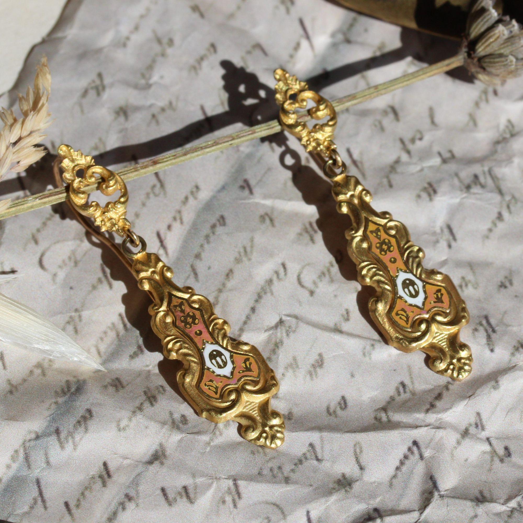 20th Century Enamel 18 Karat Yellow Gold Dangle Earrings For Sale 3