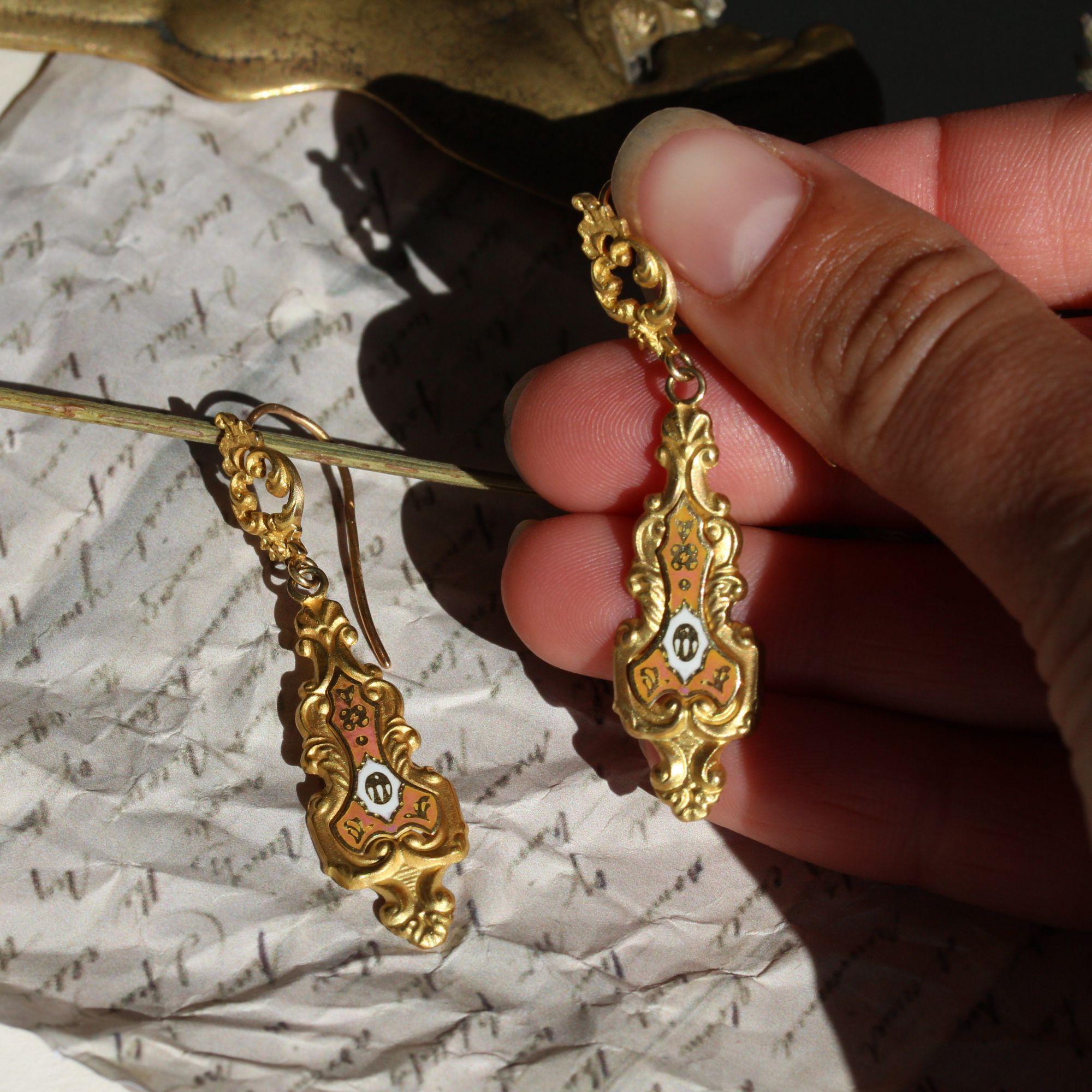 20th Century Enamel 18 Karat Yellow Gold Dangle Earrings For Sale 4