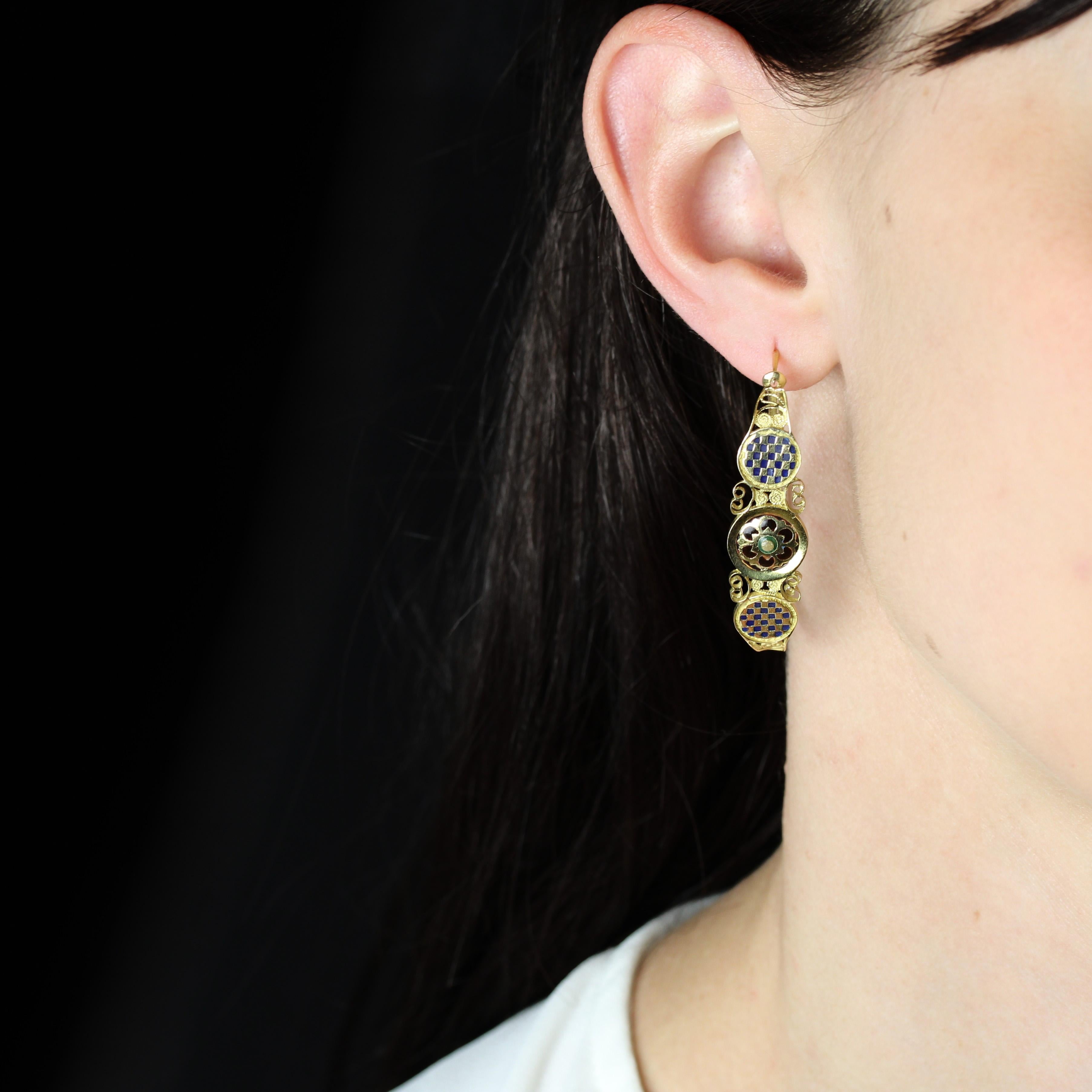 For pierced ears.
Earrings in 18 karat yellow gold.
Magnificent antique earrings called 