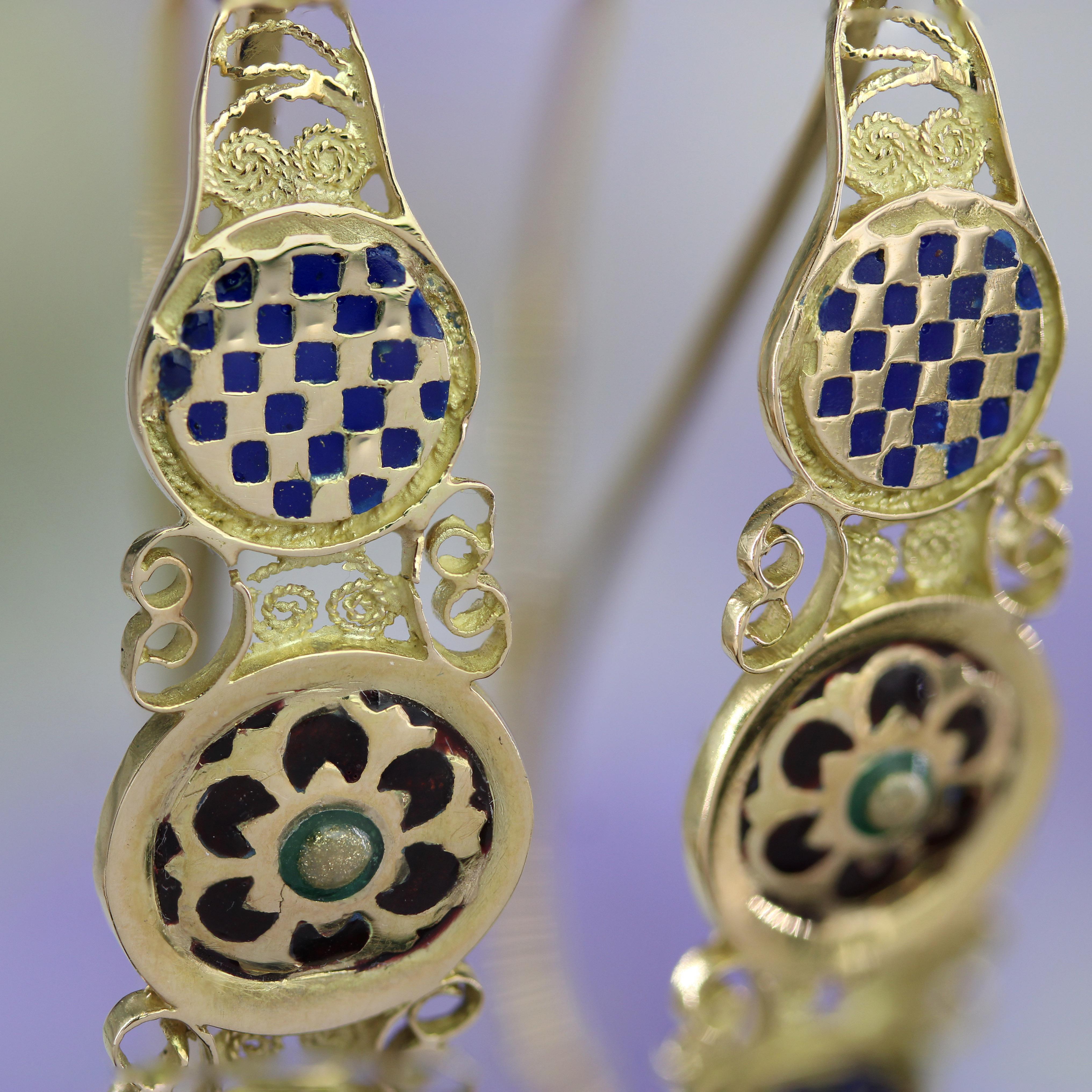 20th Century Enamel 18 Karat Yellow Gold Poissardes Hoop Earrings im Angebot 2
