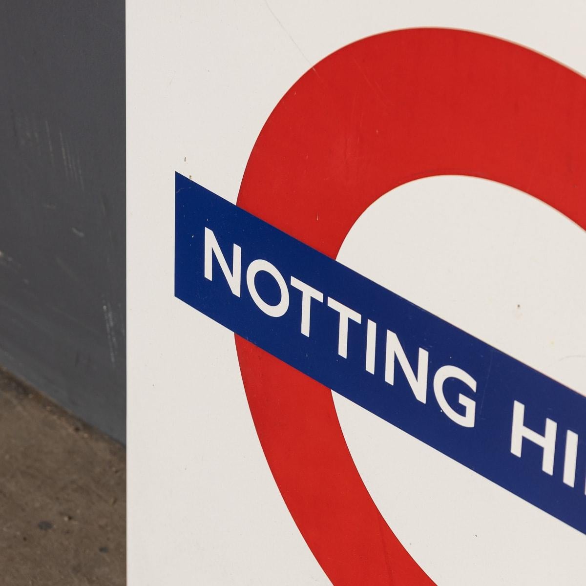 Siglo XX Señal esmaltada de la estación de Notting Hill Gate del metro de Londres c.1970 siglo XX en venta