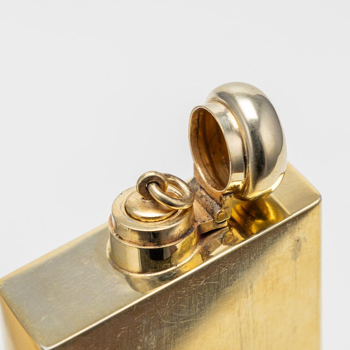 Caja inglesa del siglo XX para frascos de perfume de plata chapada en oro de 22 quilates, William Hornby en venta 7