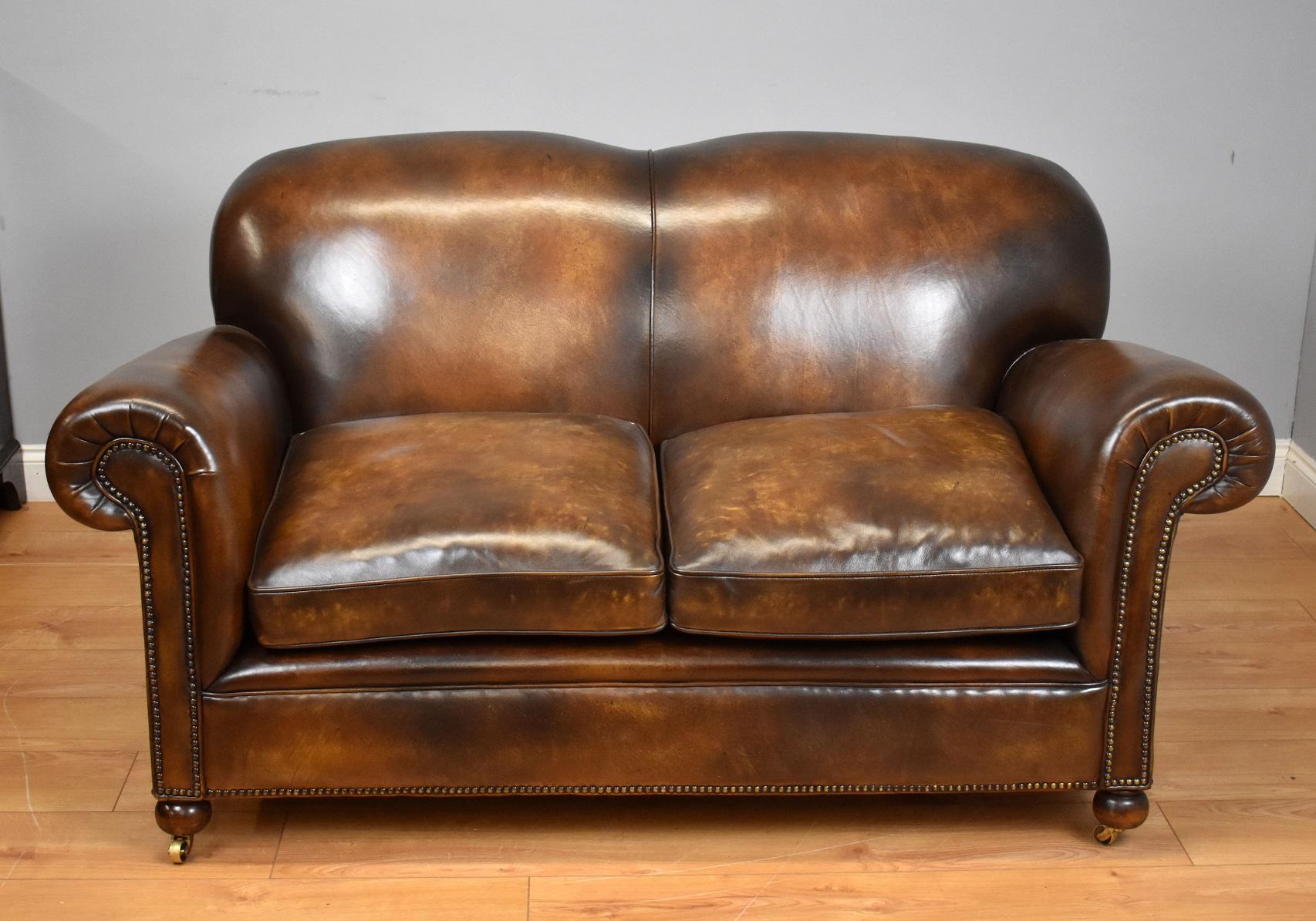 For sale is a good quality antique hand dyed brown leather sofa, in excellent condition. 

Measures: Width 65