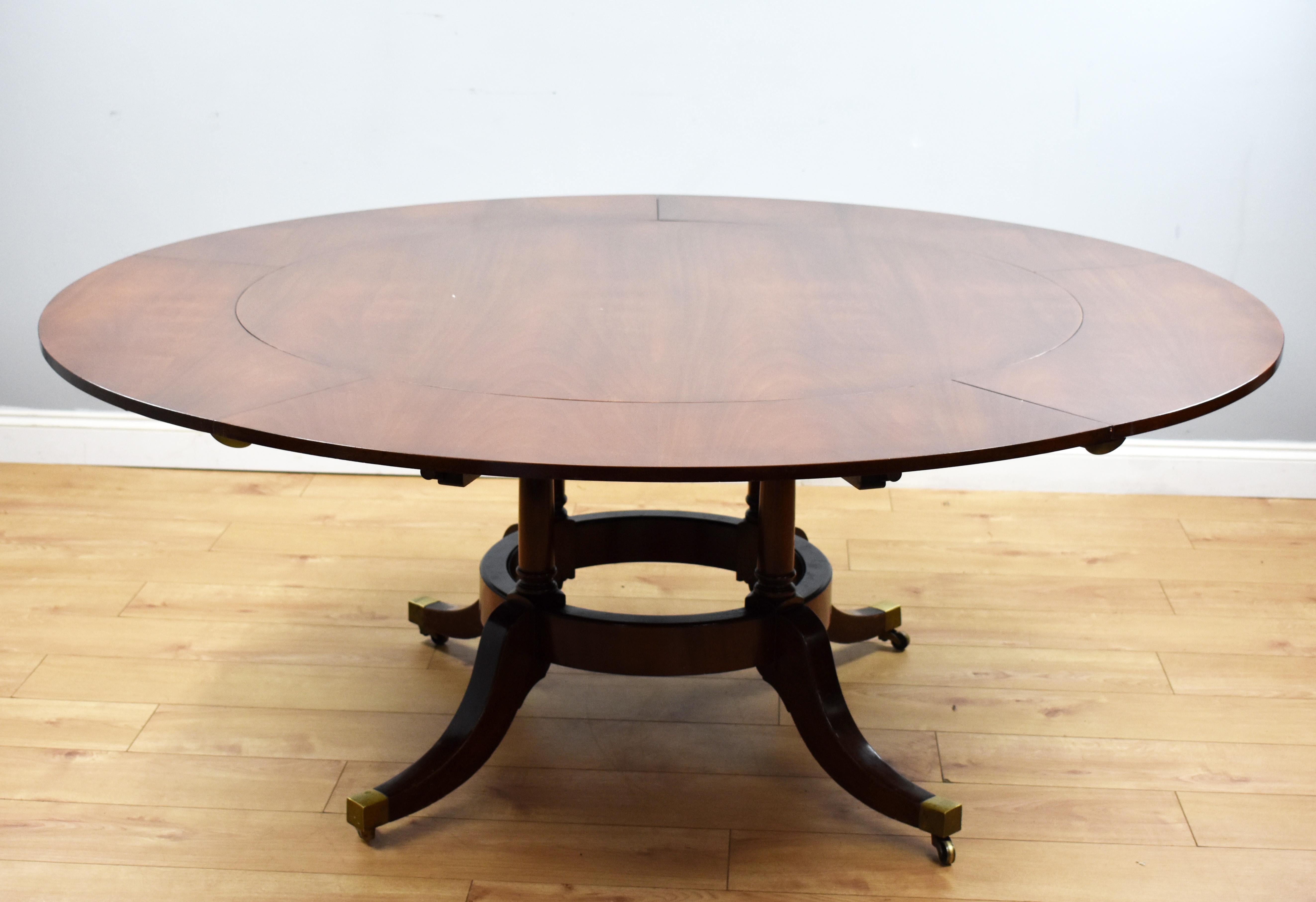 20th Century English Antique Mahogany Circular Extending Table 10