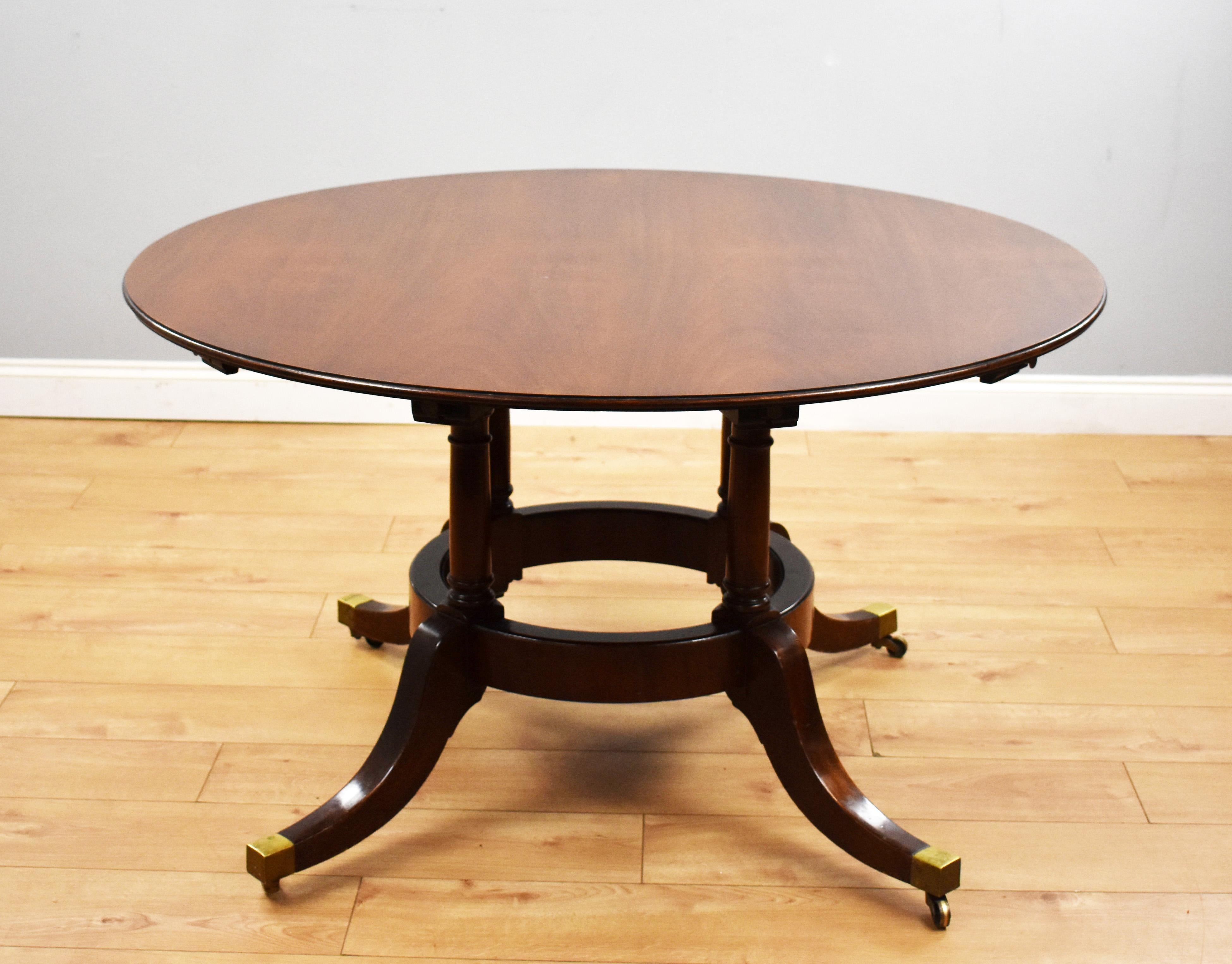 Regency 20th Century English Antique Mahogany Circular Extending Table
