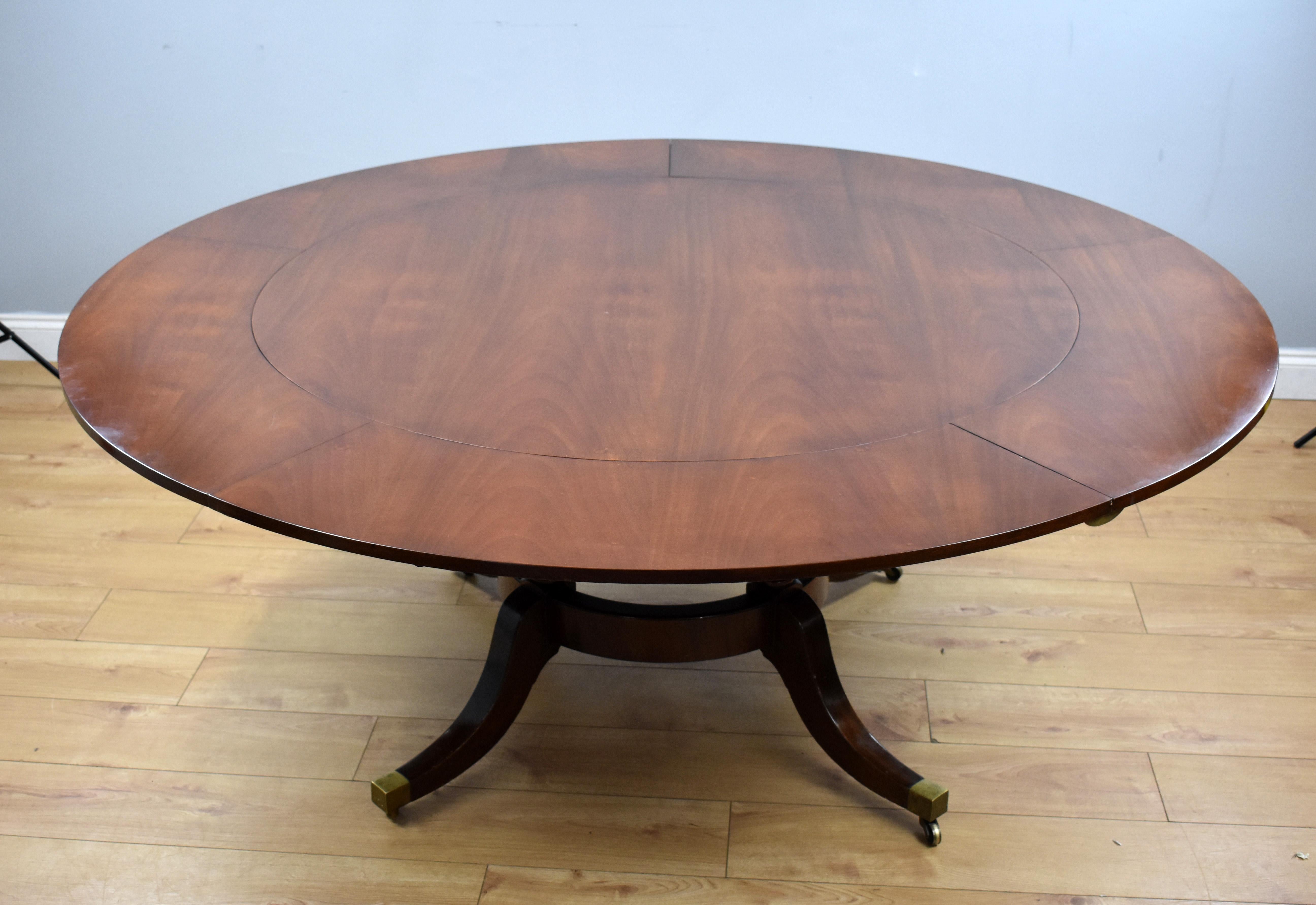 20th Century English Antique Mahogany Circular Extending Table 1