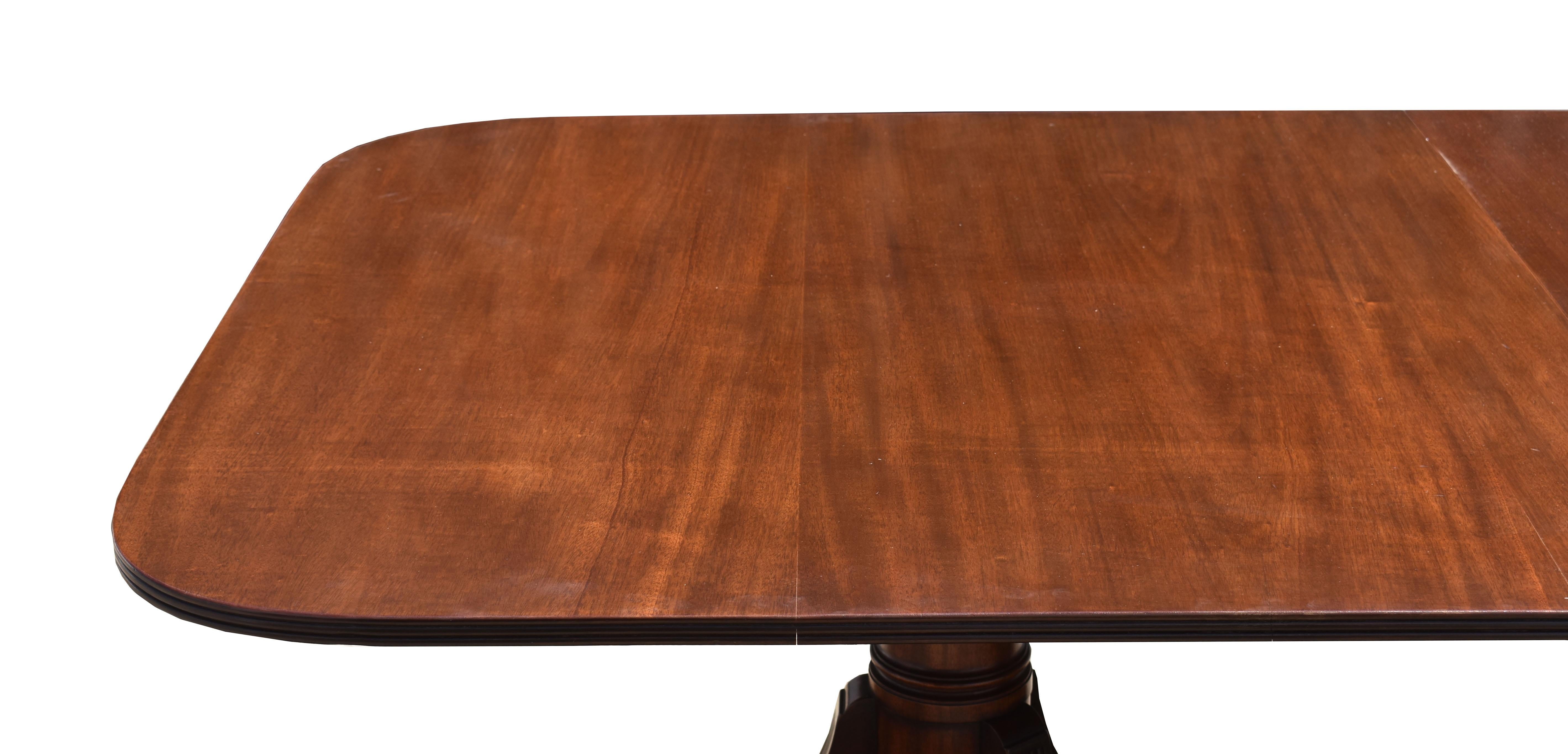 20th Century English Antique Regency Style Solid Mahogany Pedestal Dining Table In Good Condition In Chelmsford, Essex