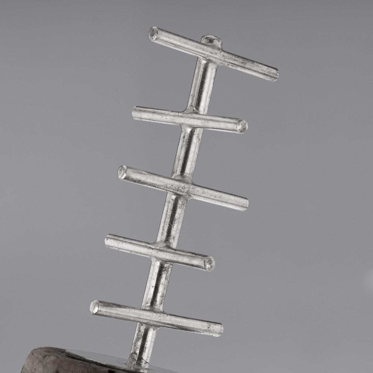 20th Century English Art Deco Solid Silver Cocktail Shaker, Sheffield, c.1946 4