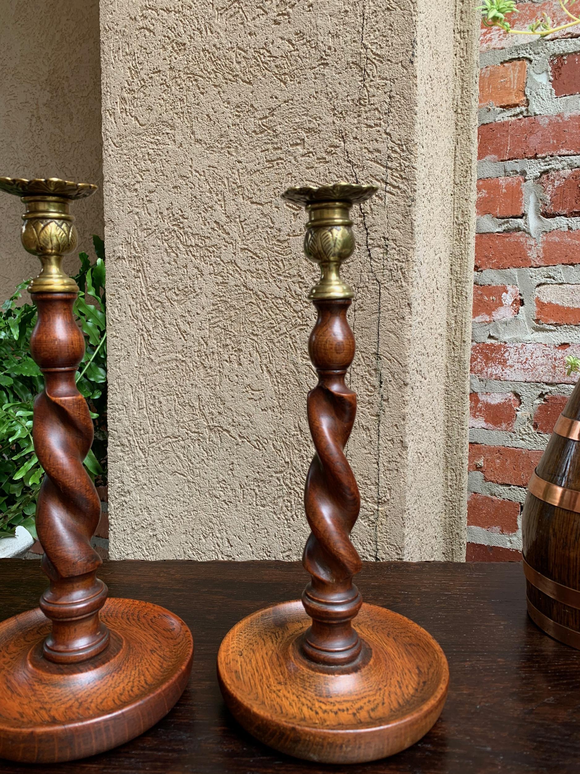 20th Century English Barley Twist Oak Candlestick Pair Set of 2 with Brass In Good Condition In Shreveport, LA