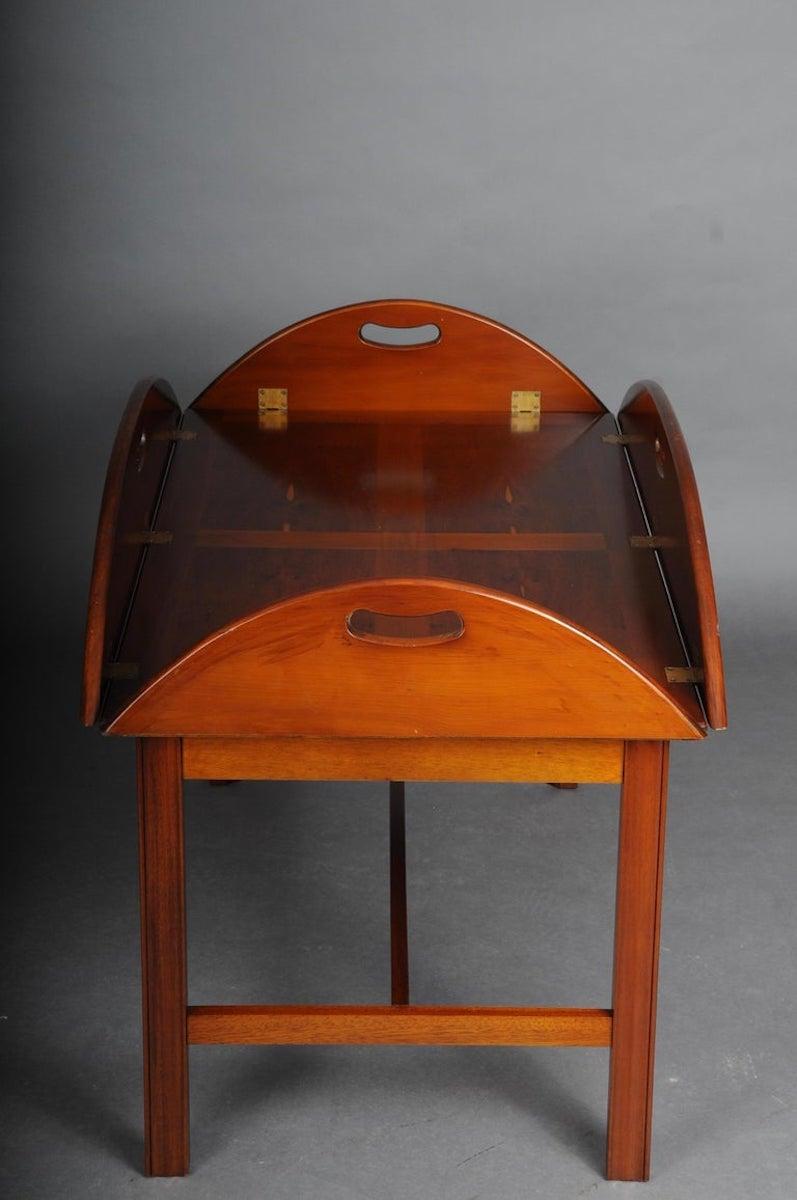 Anglais Table basse / table de capitaine anglais du 20ème siècle, arbre d'if en vente