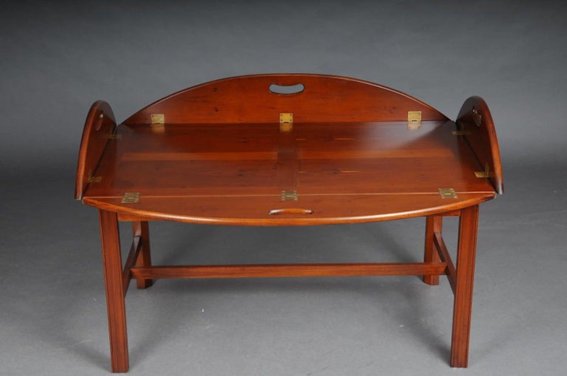 20ième siècle Table basse / table de capitaine anglais du 20ème siècle, arbre d'if en vente