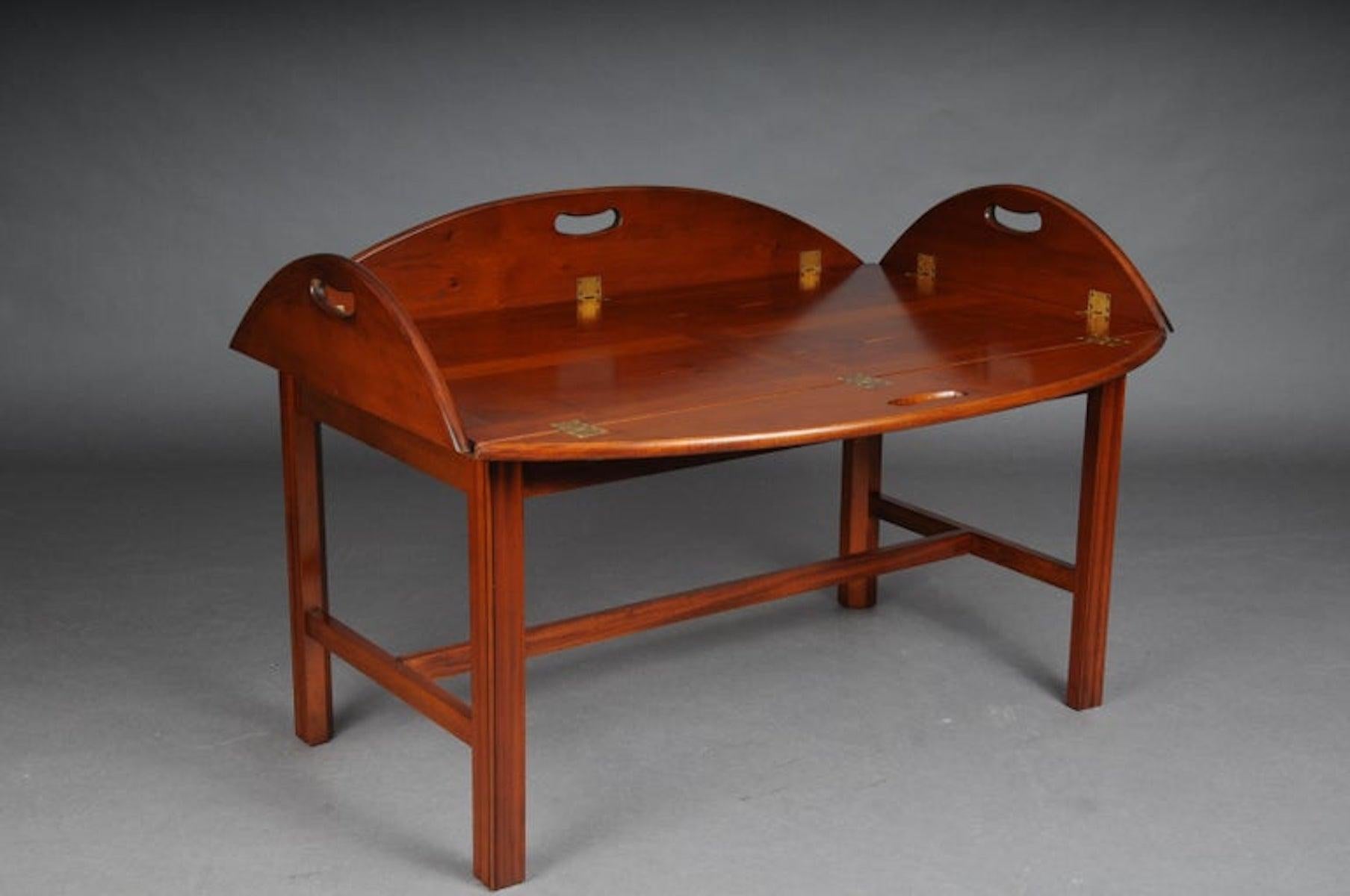 If Table basse / table de capitaine anglais du 20ème siècle, arbre d'if en vente