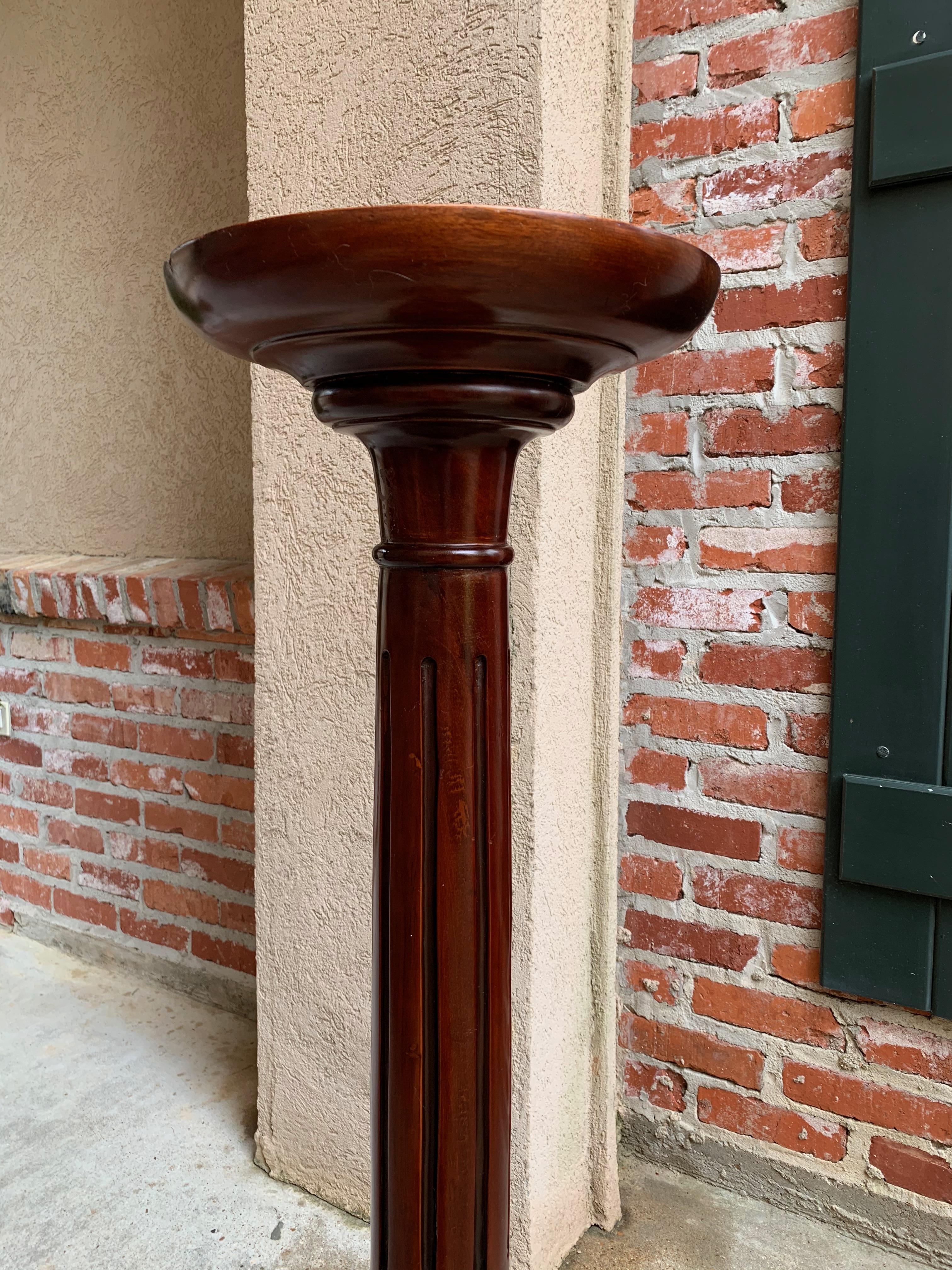 20th Century English Carved Mahogany Column Pedestal Plant Stand Torchère 8