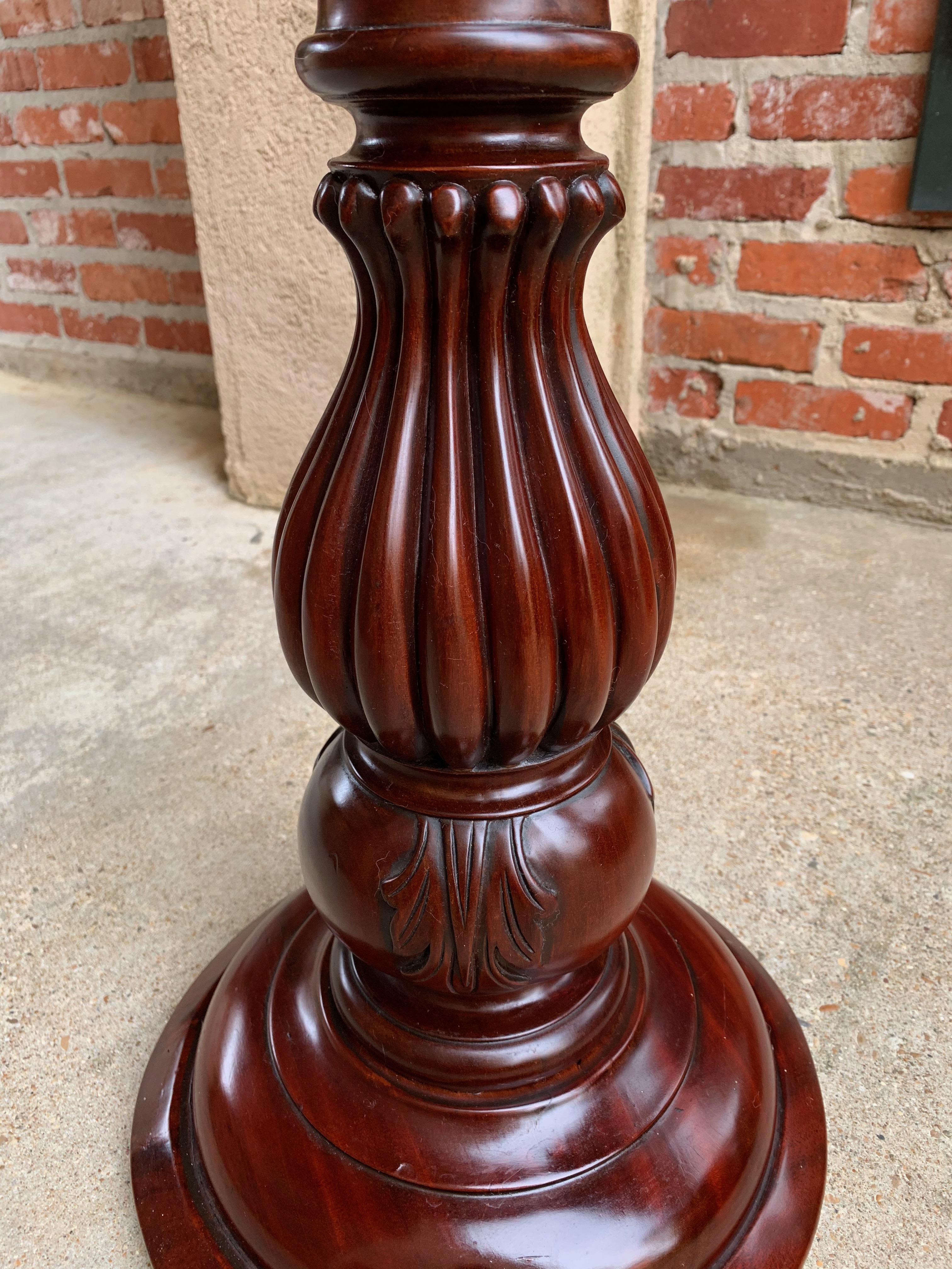 20th Century English Carved Mahogany Column Pedestal Plant Stand Torchère 1