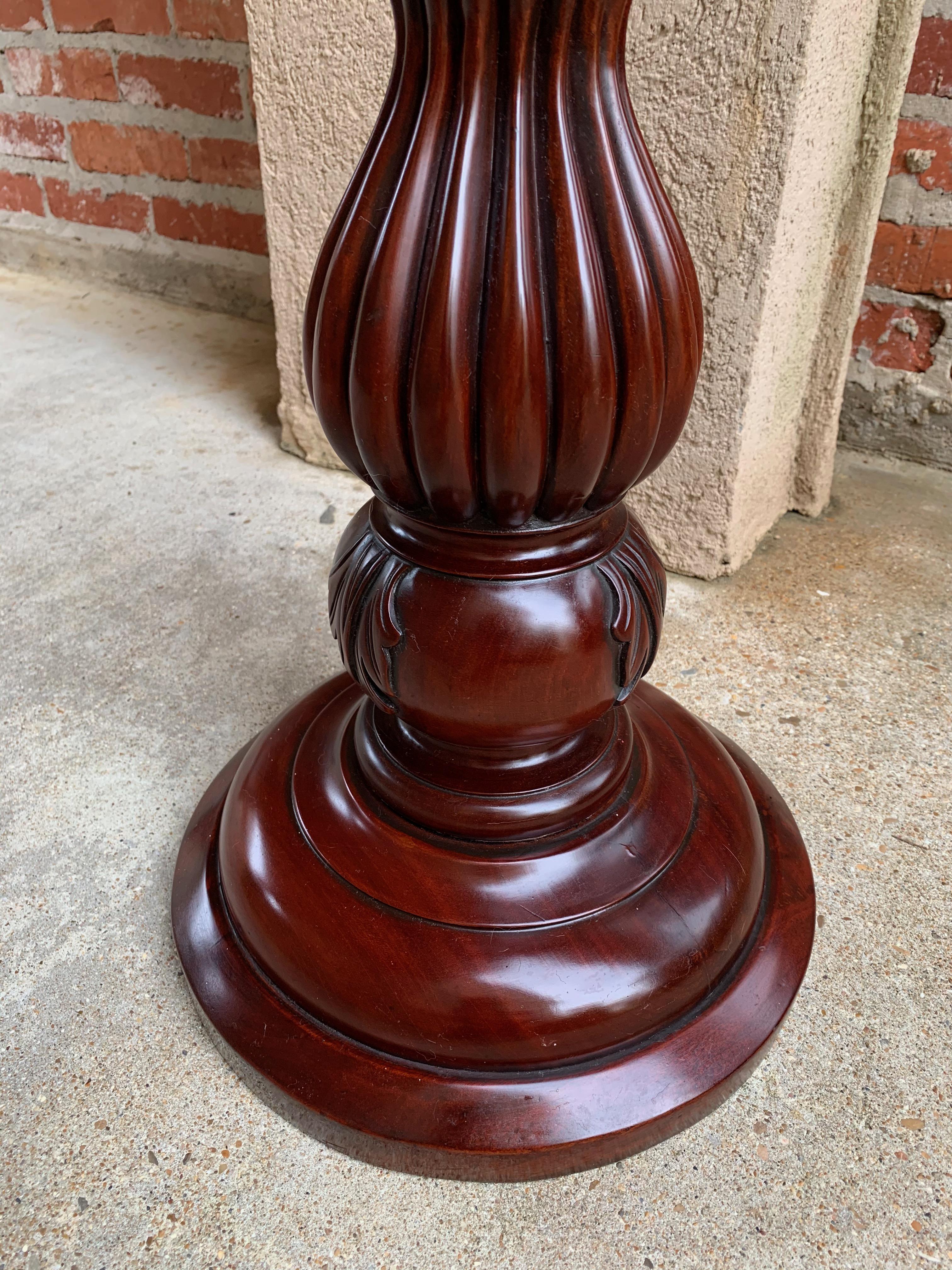 20th Century English Carved Mahogany Column Pedestal Plant Stand Torchère 2