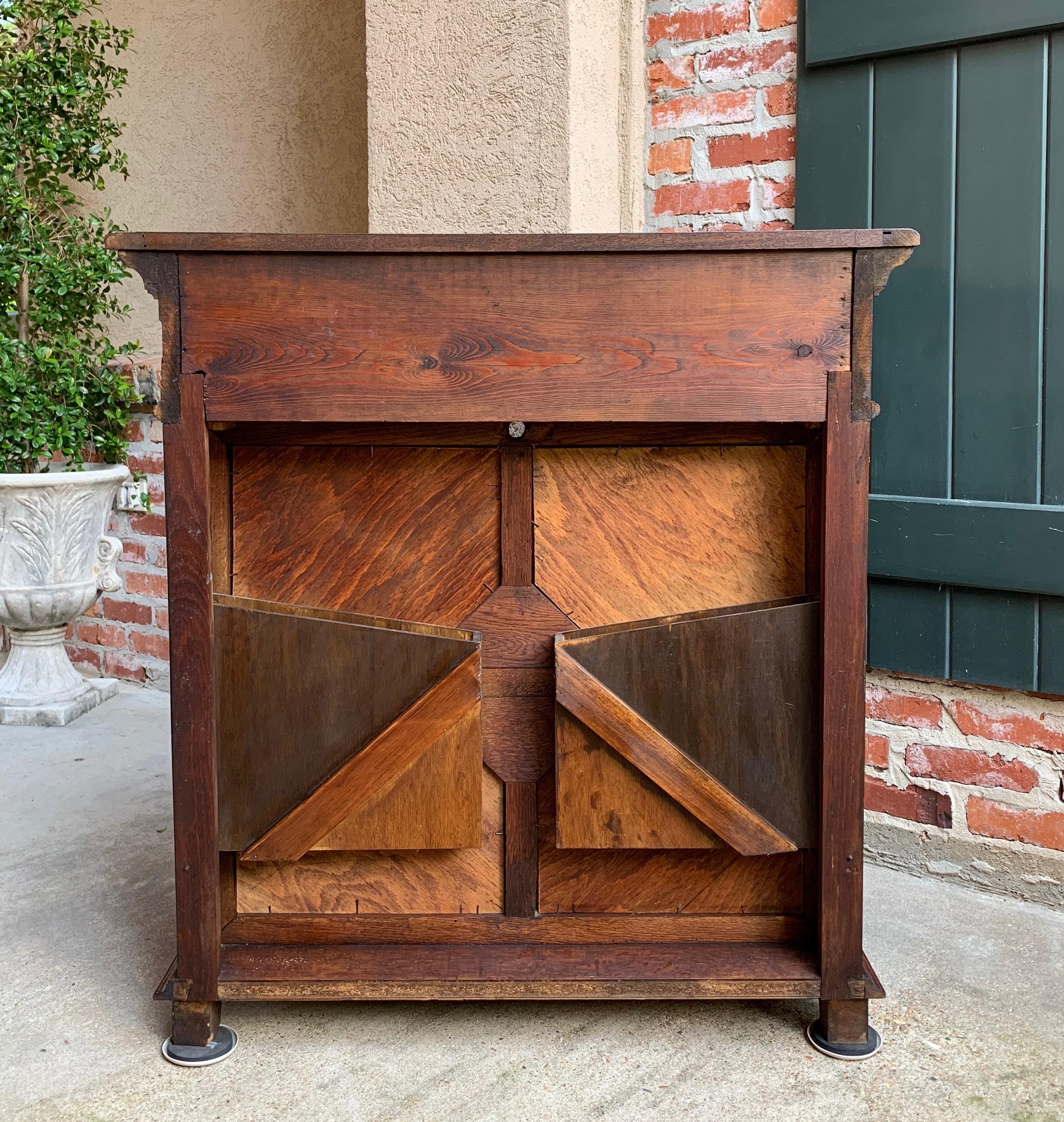 20th Century English Carved Oak Console Hall Table Barley Twist Column Cabinet 14