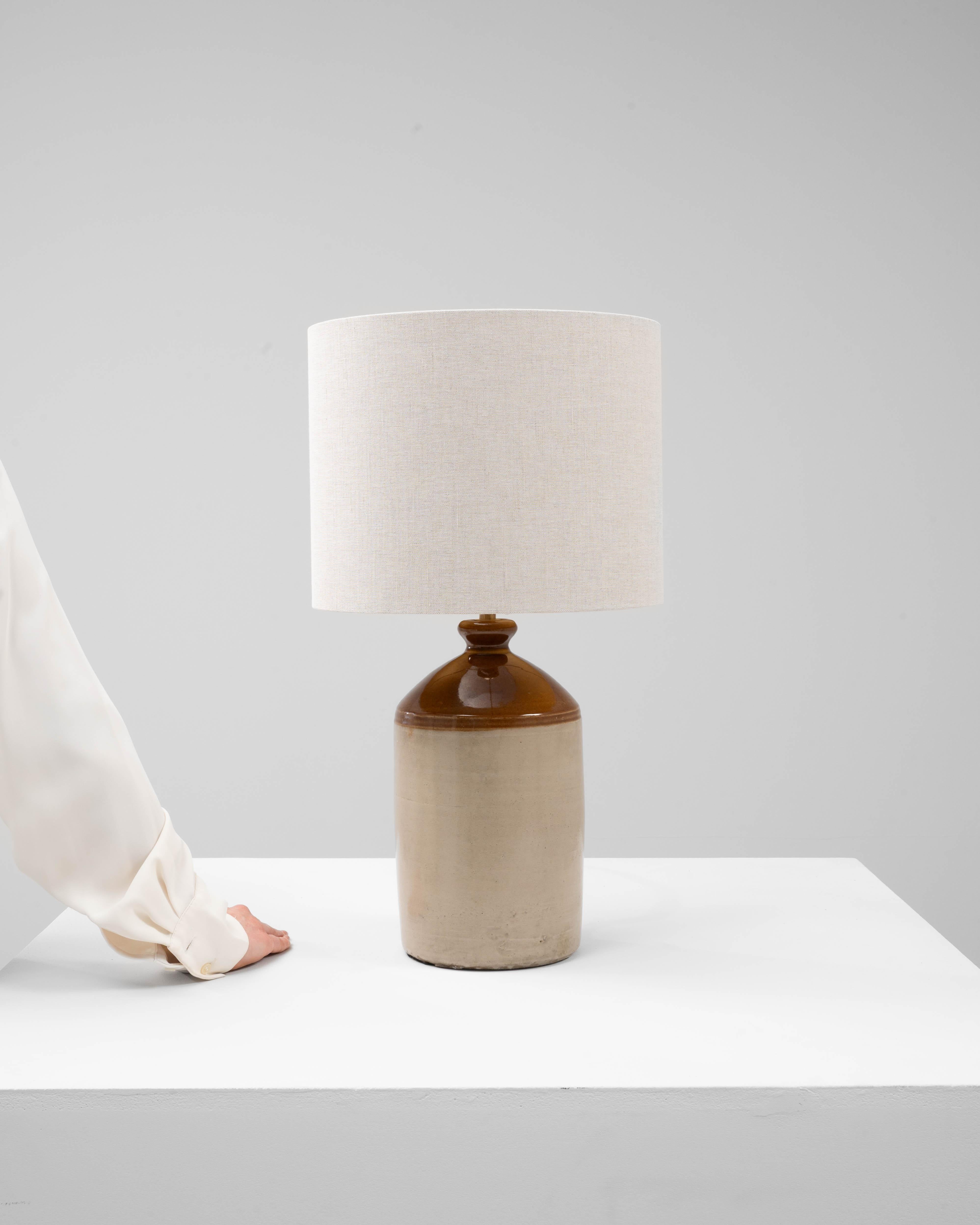 Lampe de table en céramique anglaise du 20e siècle Bon état - En vente à High Point, NC