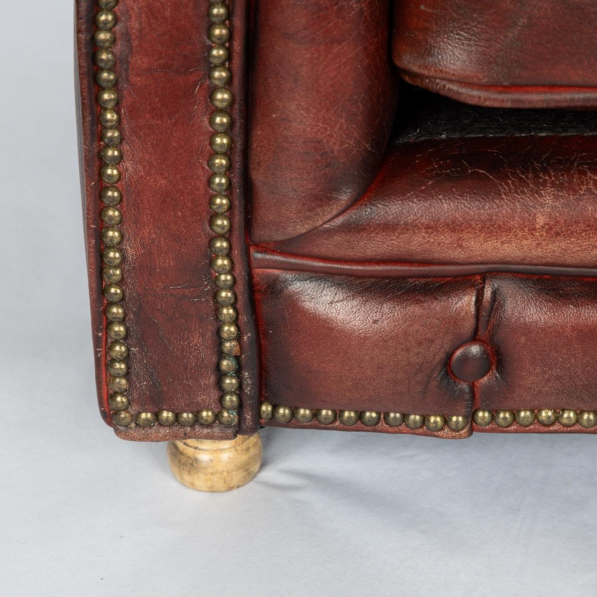 20th Century English Chesterfield Miniature Leather Sofa With Cushion Seats For Sale 7