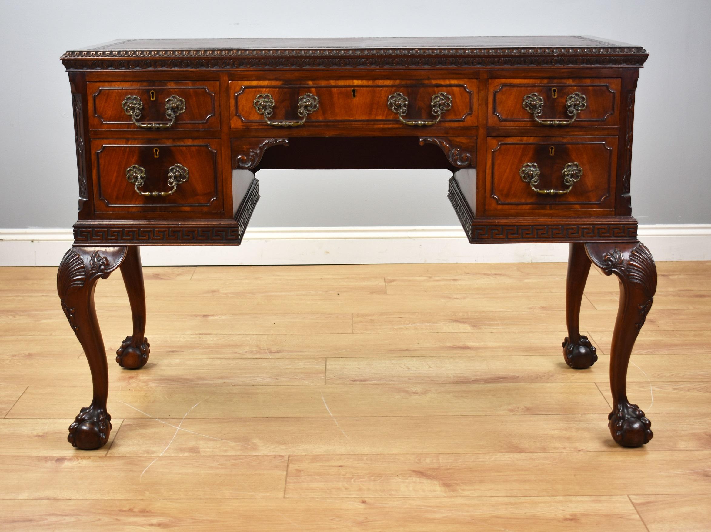 20th Century English Chippendale Flame Mahogany Writing Table In Good Condition In Chelmsford, Essex