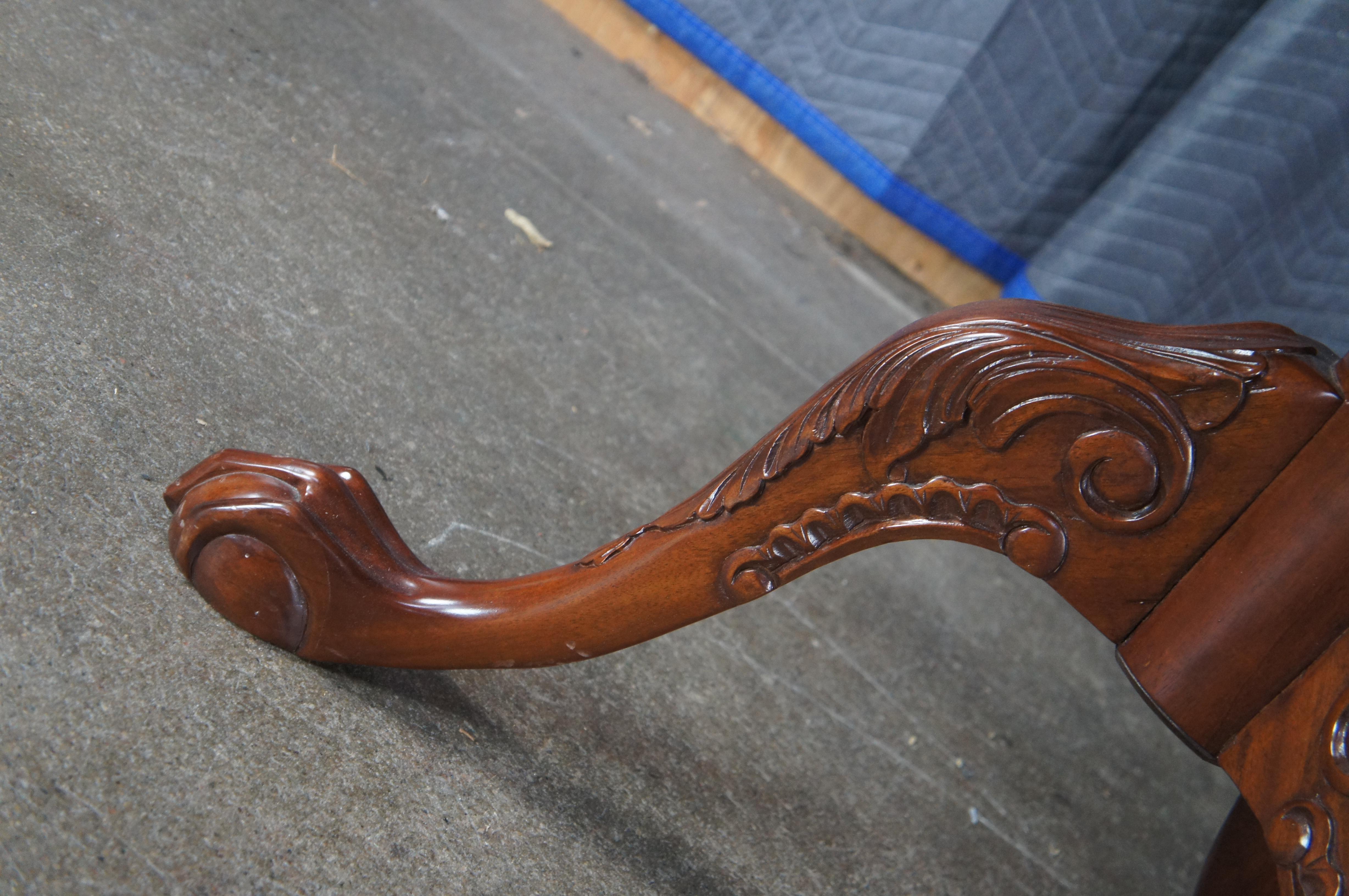 20th Century English Chippendale Style Carved Mahogany Dining Table Ball & Claw en vente 5