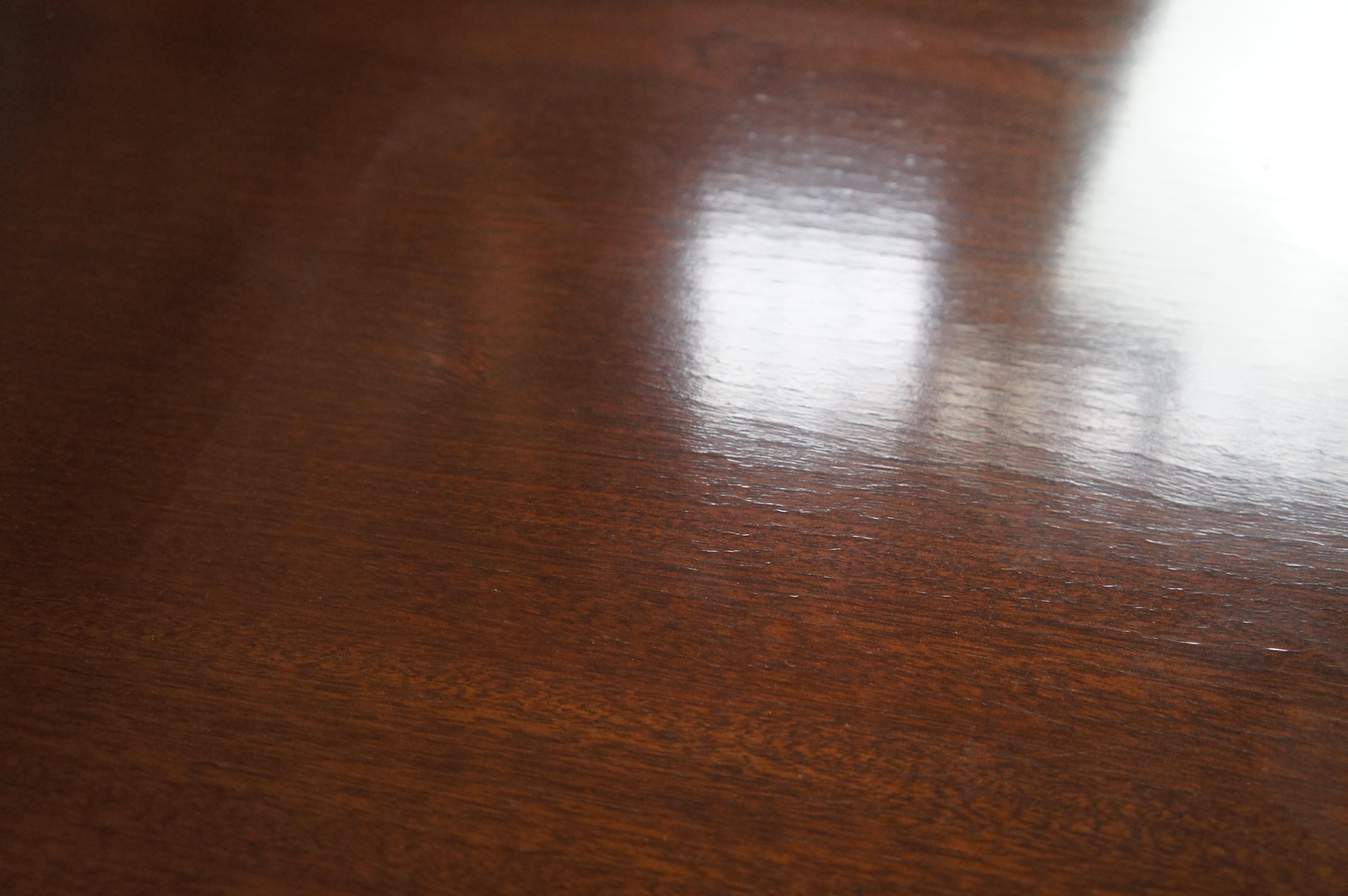 20th Century English Chippendale Style Carved Mahogany Dining Table Ball & Claw en vente 6