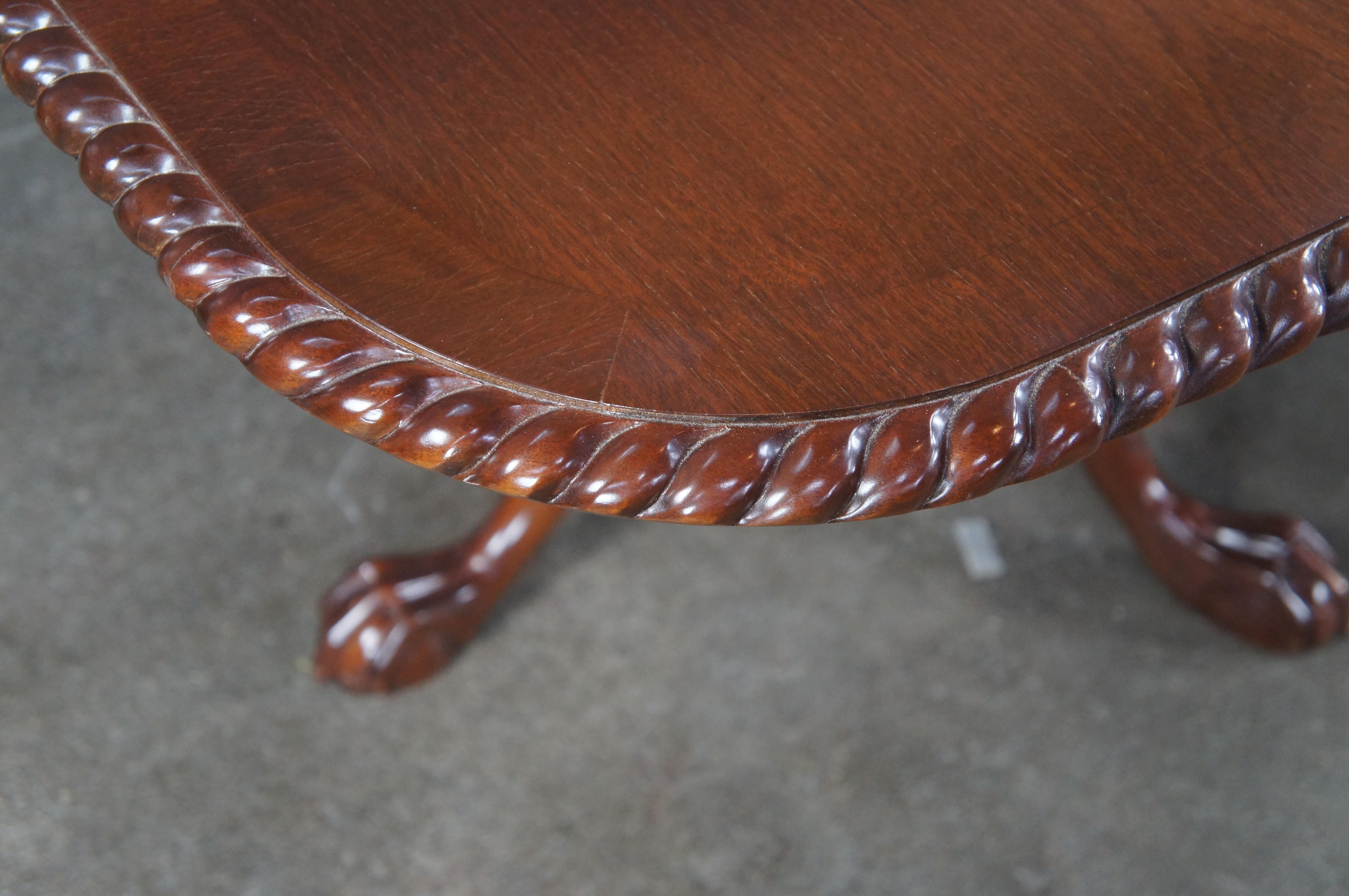 20th Century English Chippendale Style Carved Mahogany Dining Table Ball & Claw en vente 2