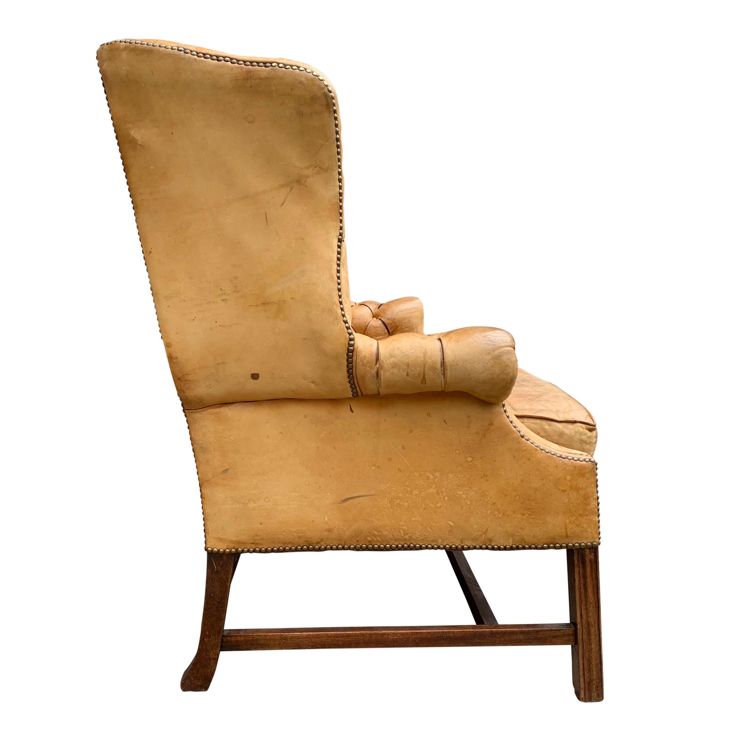 20th Century English Chippendale Style Wingback Settee In Good Condition In Chicago, IL