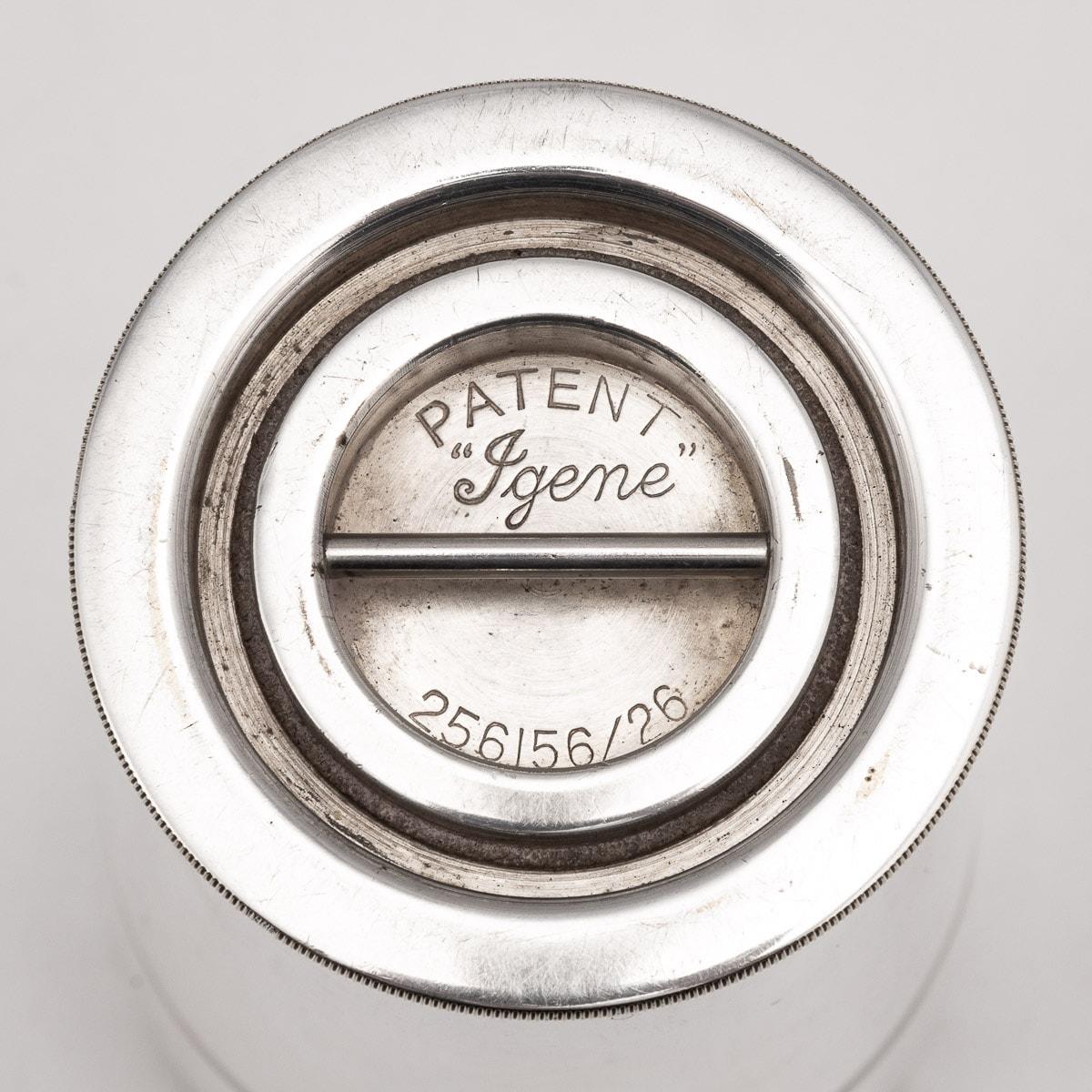 20th Century English Cocktail Shaker With Hidden Ice Compartment, c.1930 For Sale 6